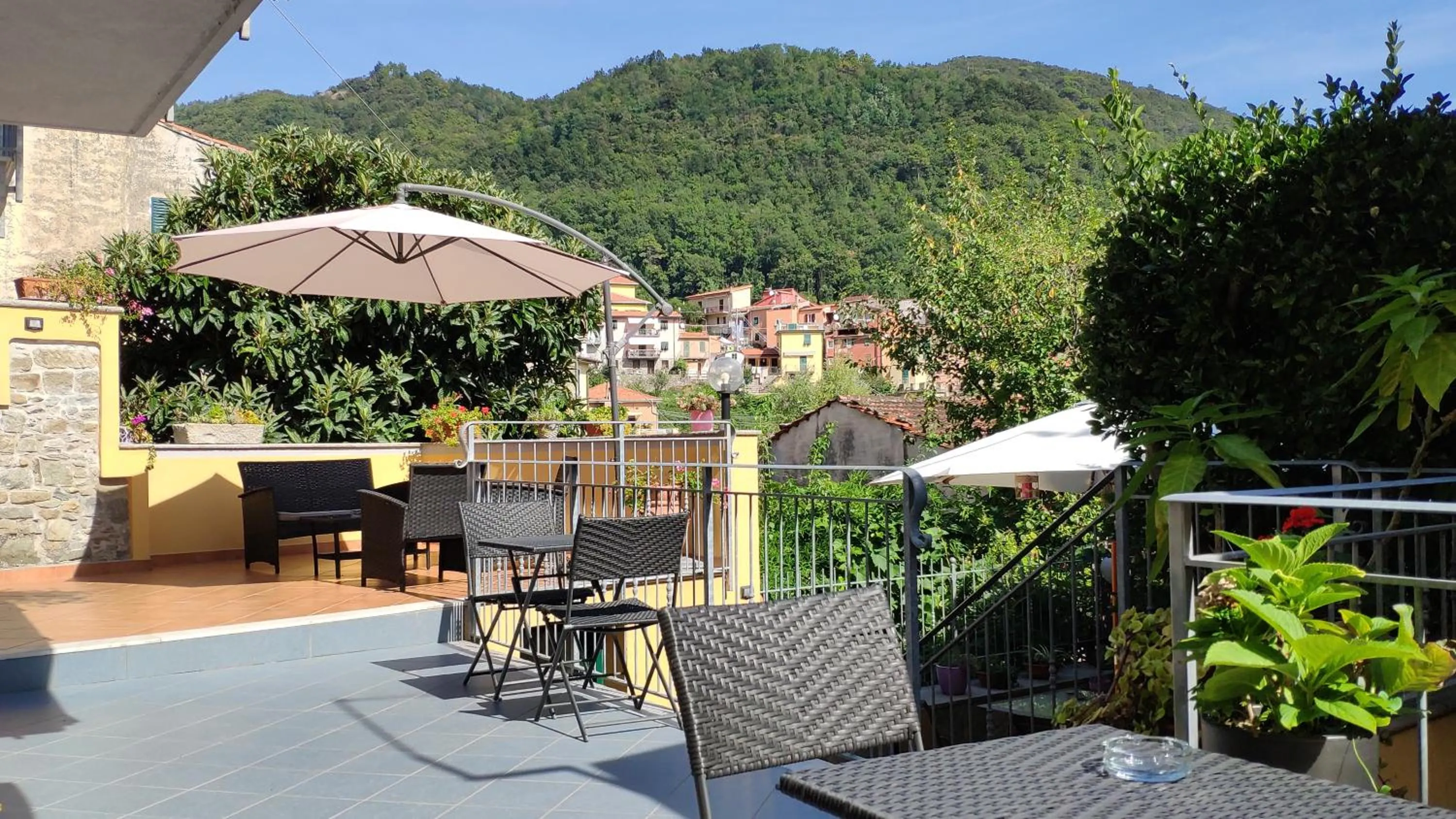 Balcony/Terrace in Pietra Di Mare