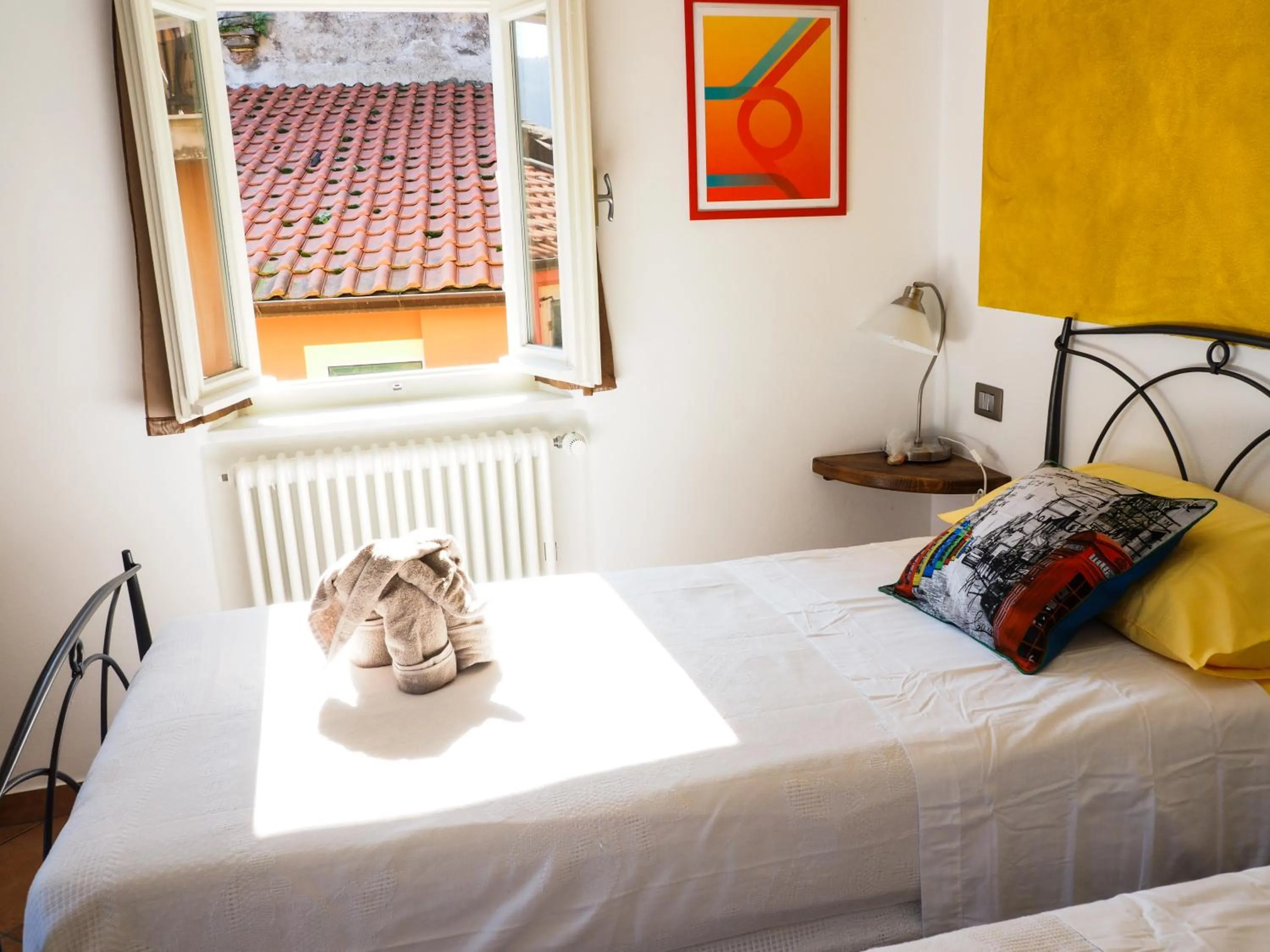 Photo of the whole room, Bed in Pietra Di Mare