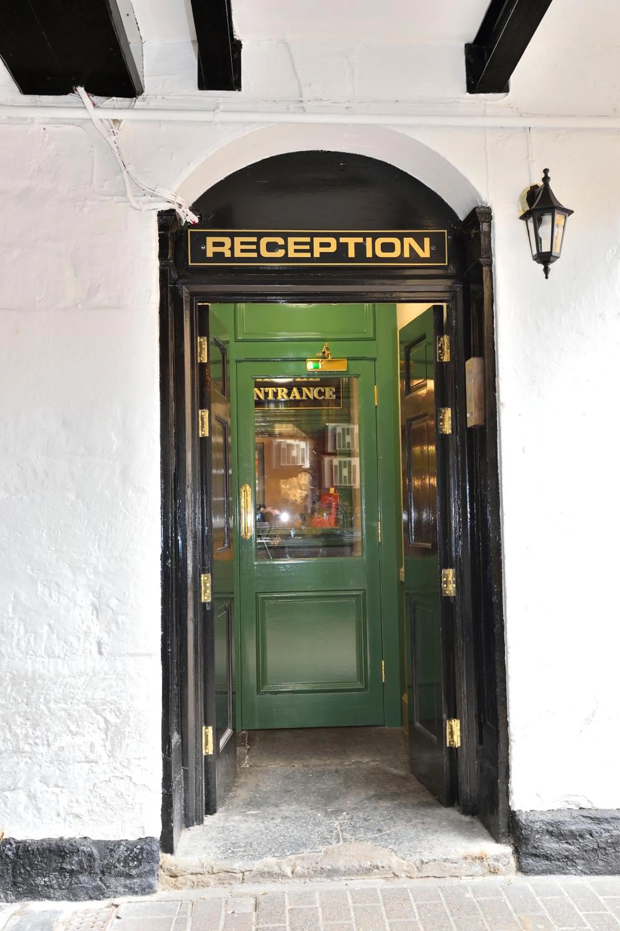 Facade/entrance in The George Hotel