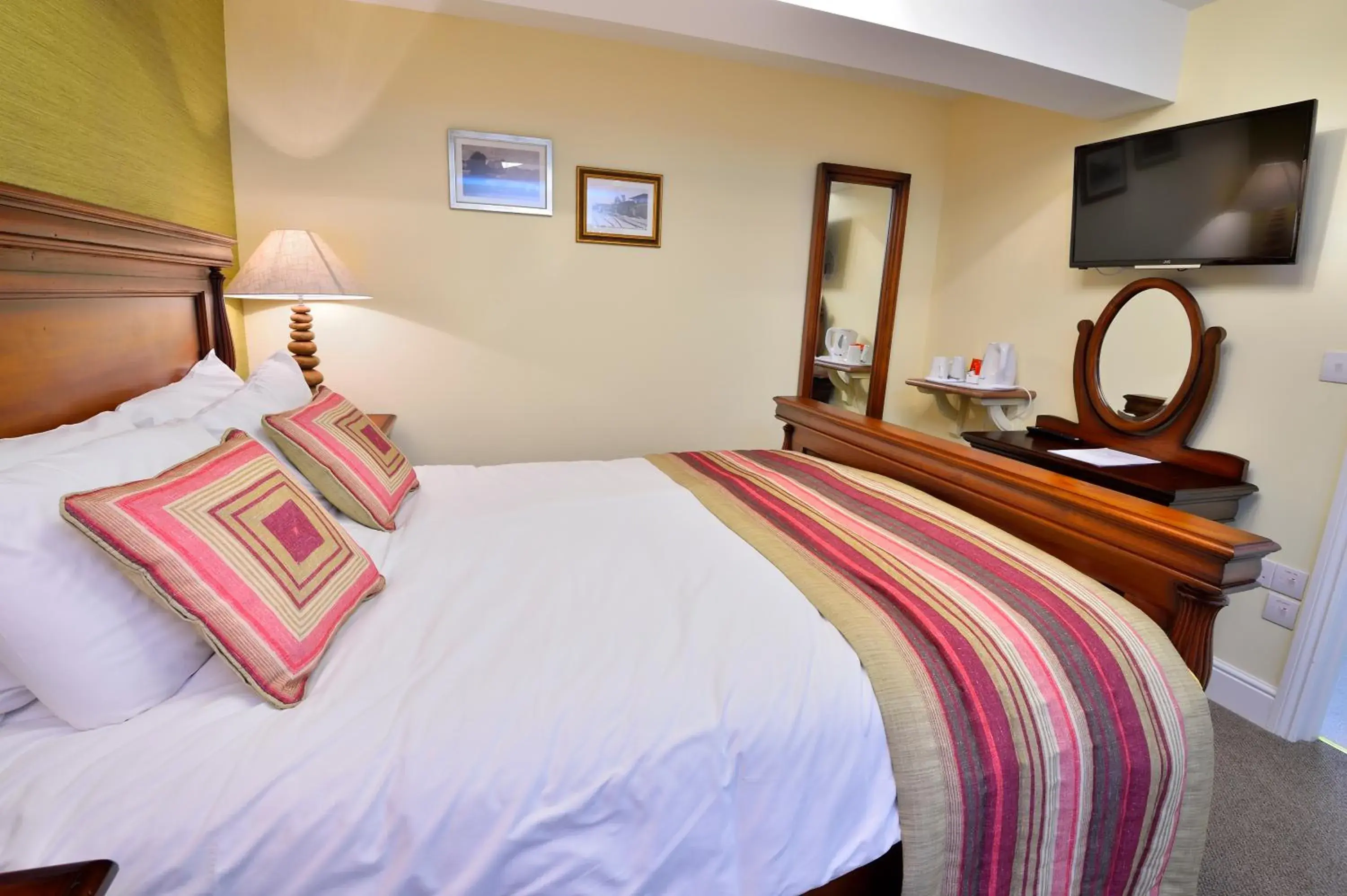 King Room in The George Hotel King Room in The George Hotel