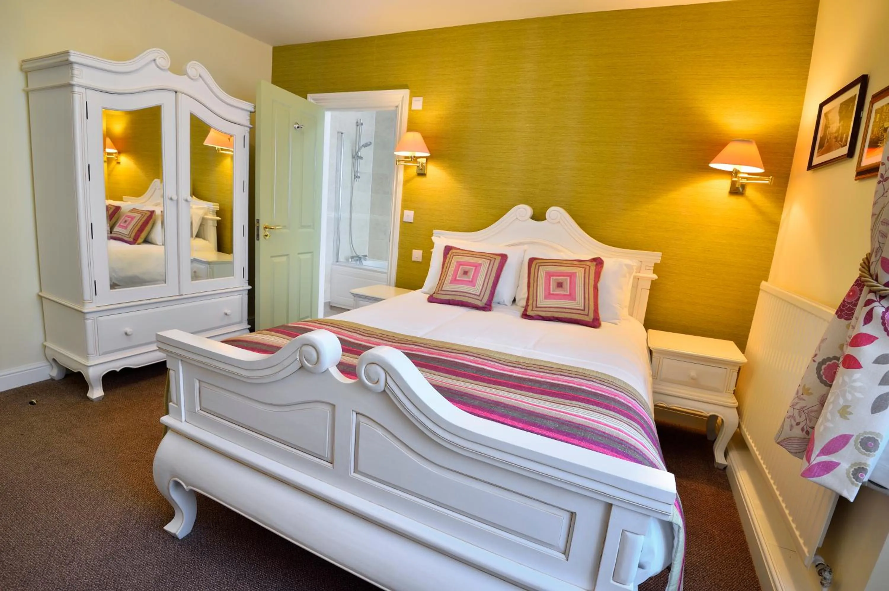 Bedroom, Bed in The George Hotel