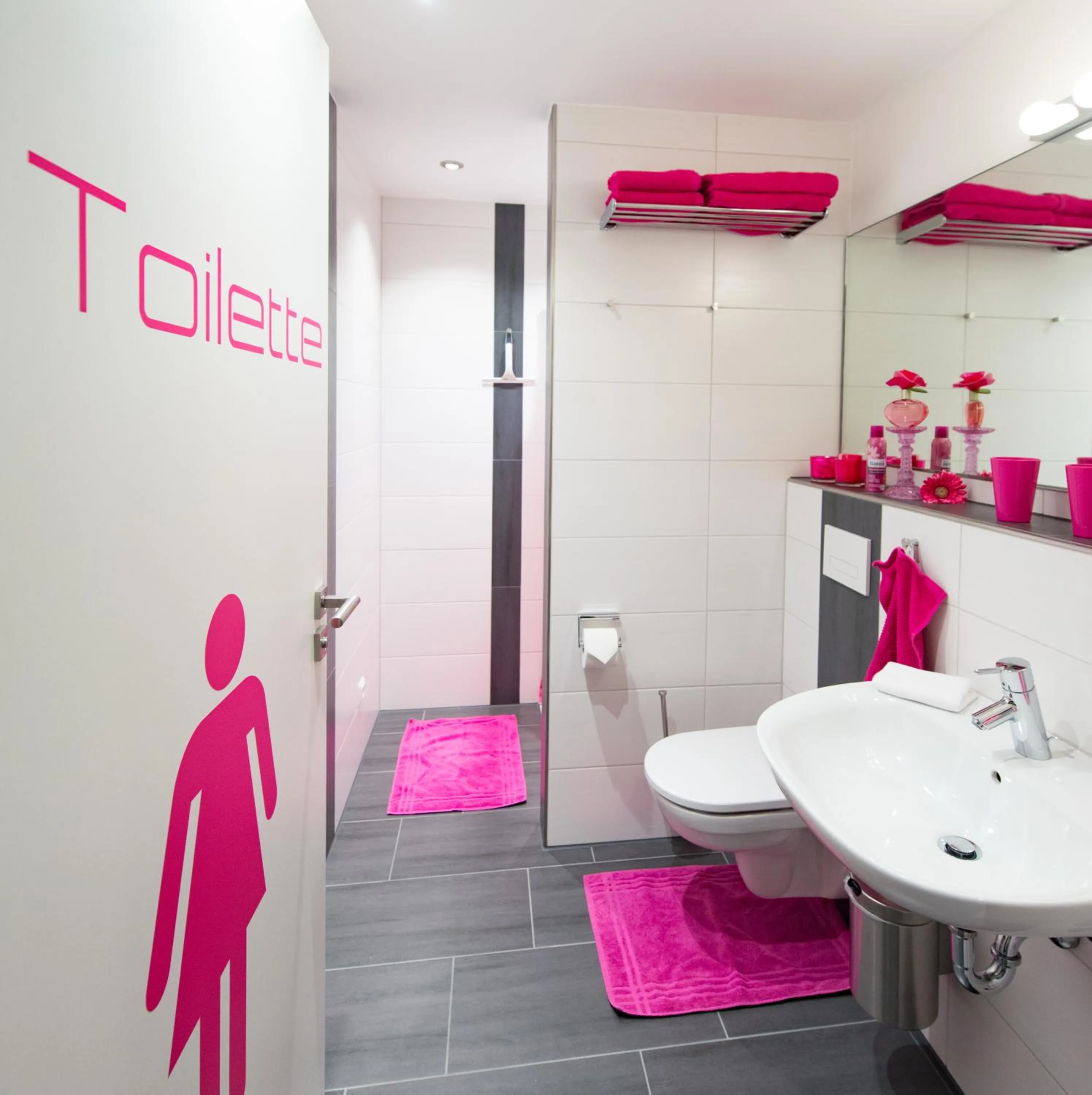 Shower in Design-Apartments by Ulrike Horster