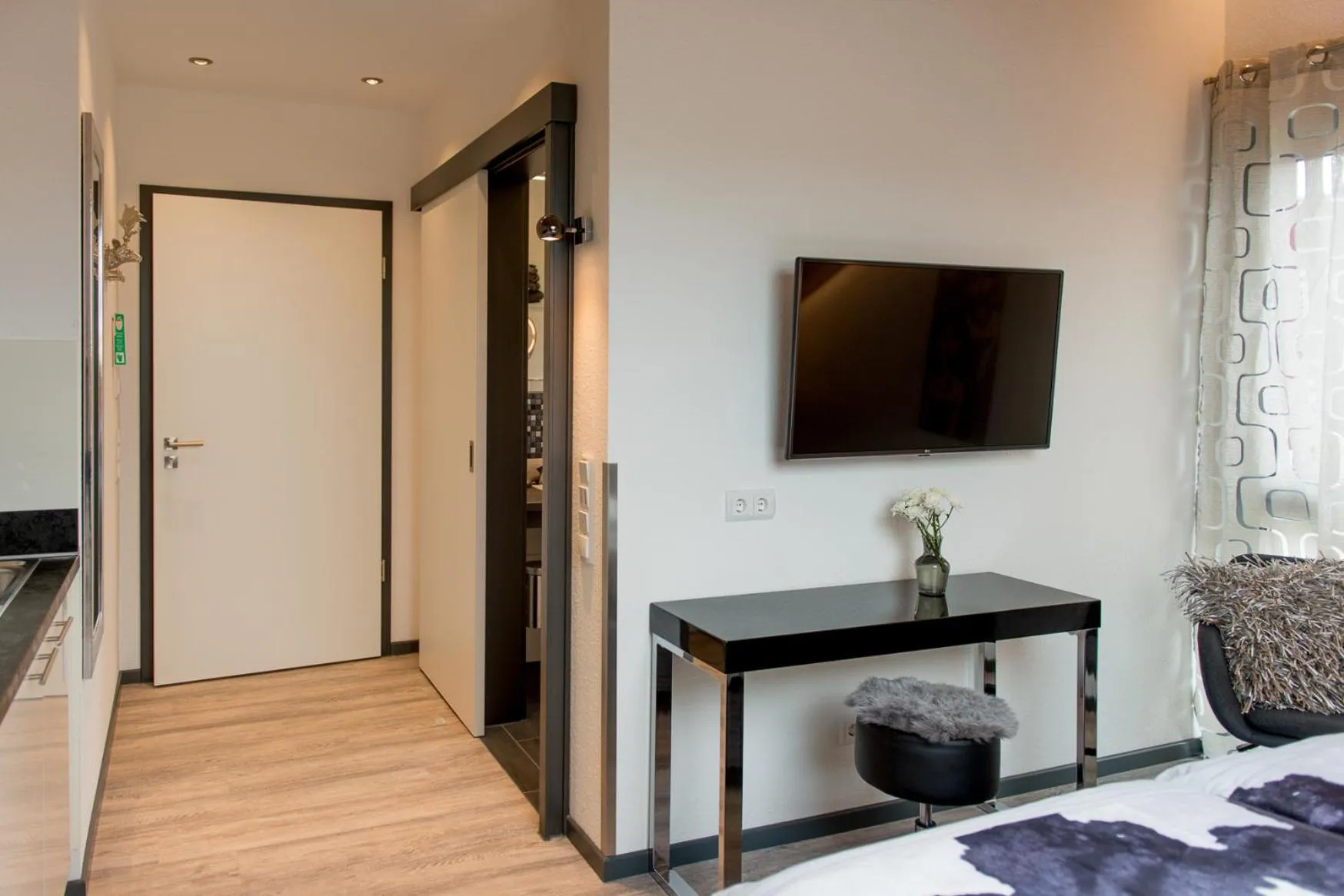 TV and multimedia, Bed in Design-Apartments by Ulrike Horster