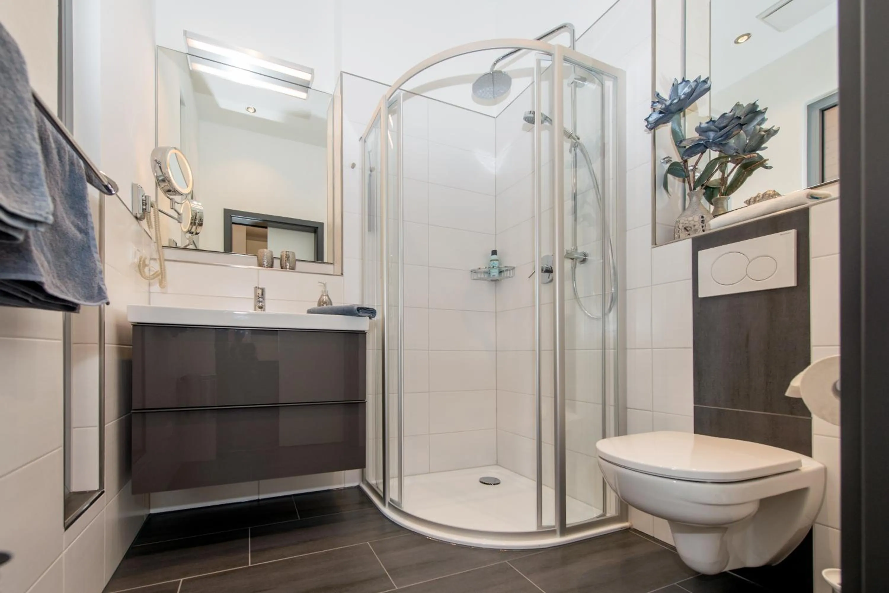 Shower in Design-Apartments by Ulrike Horster