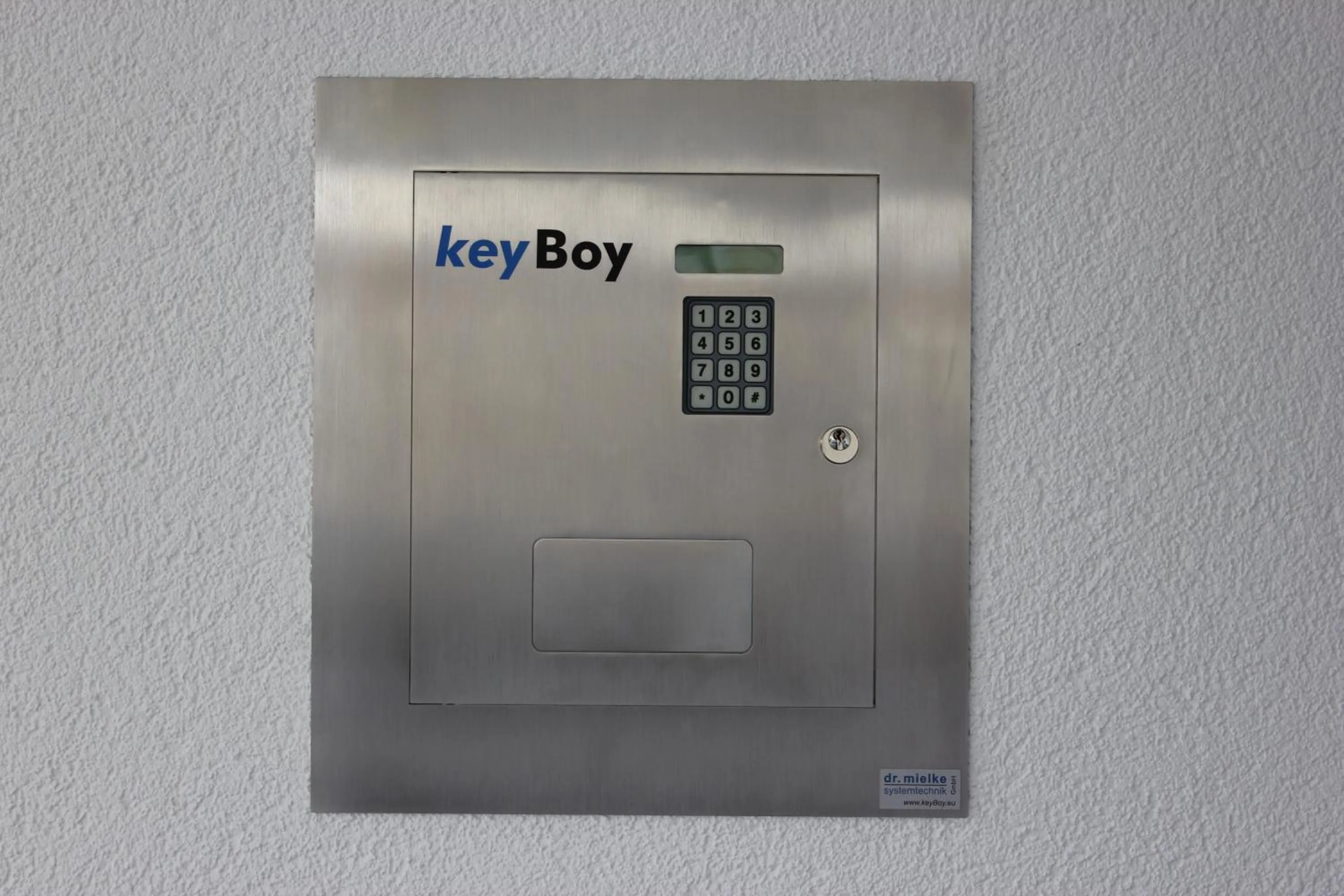 Facade/entrance in Design-Apartments by Ulrike Horster