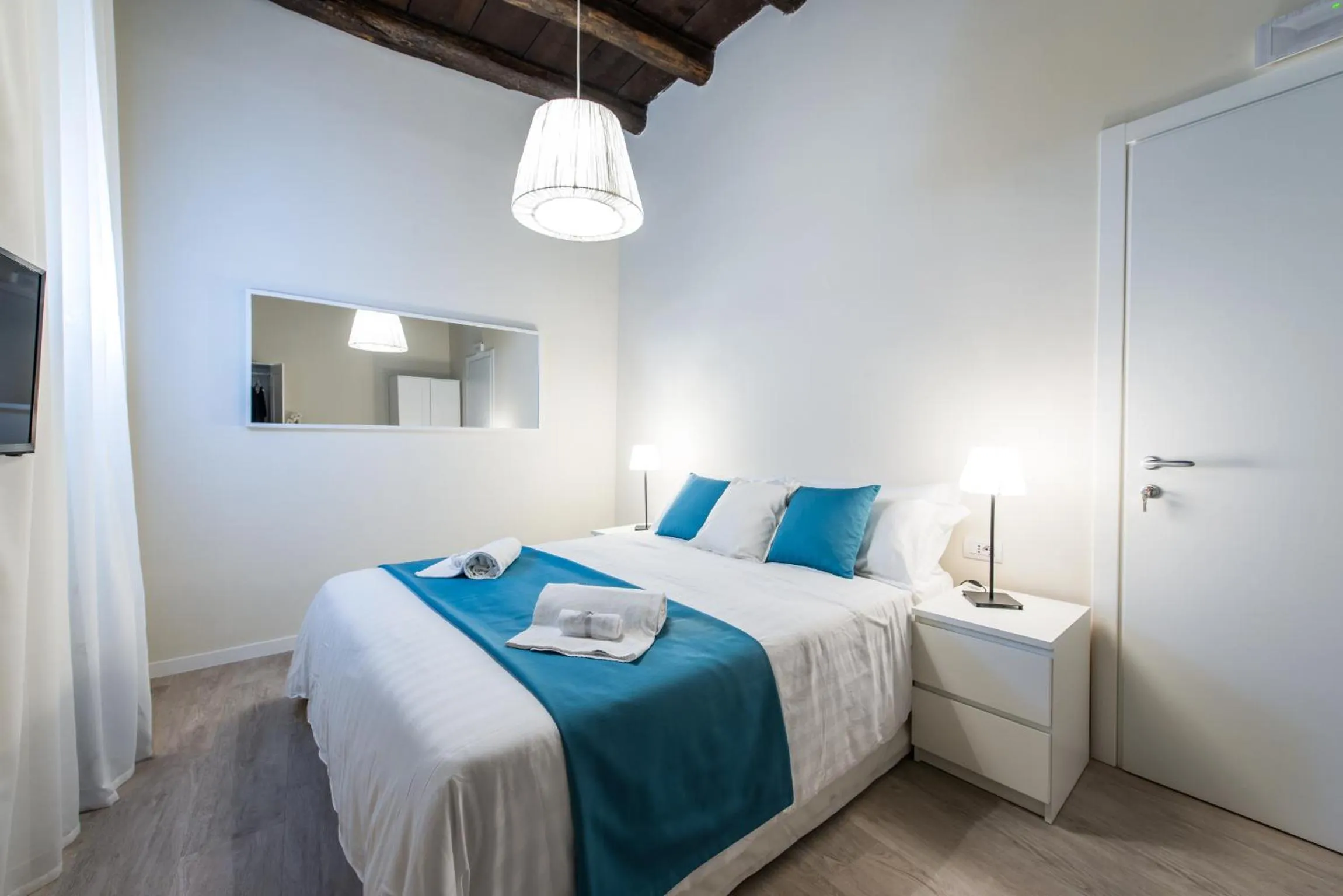 Bedroom, Bed in LuxurYenne