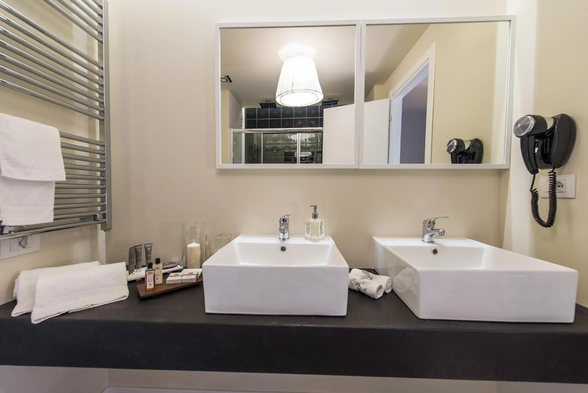 Bathroom in LuxurYenne