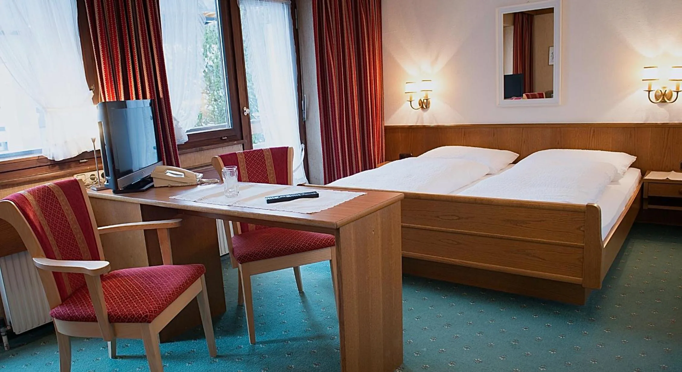 Bedroom, Bed in Hotel Both