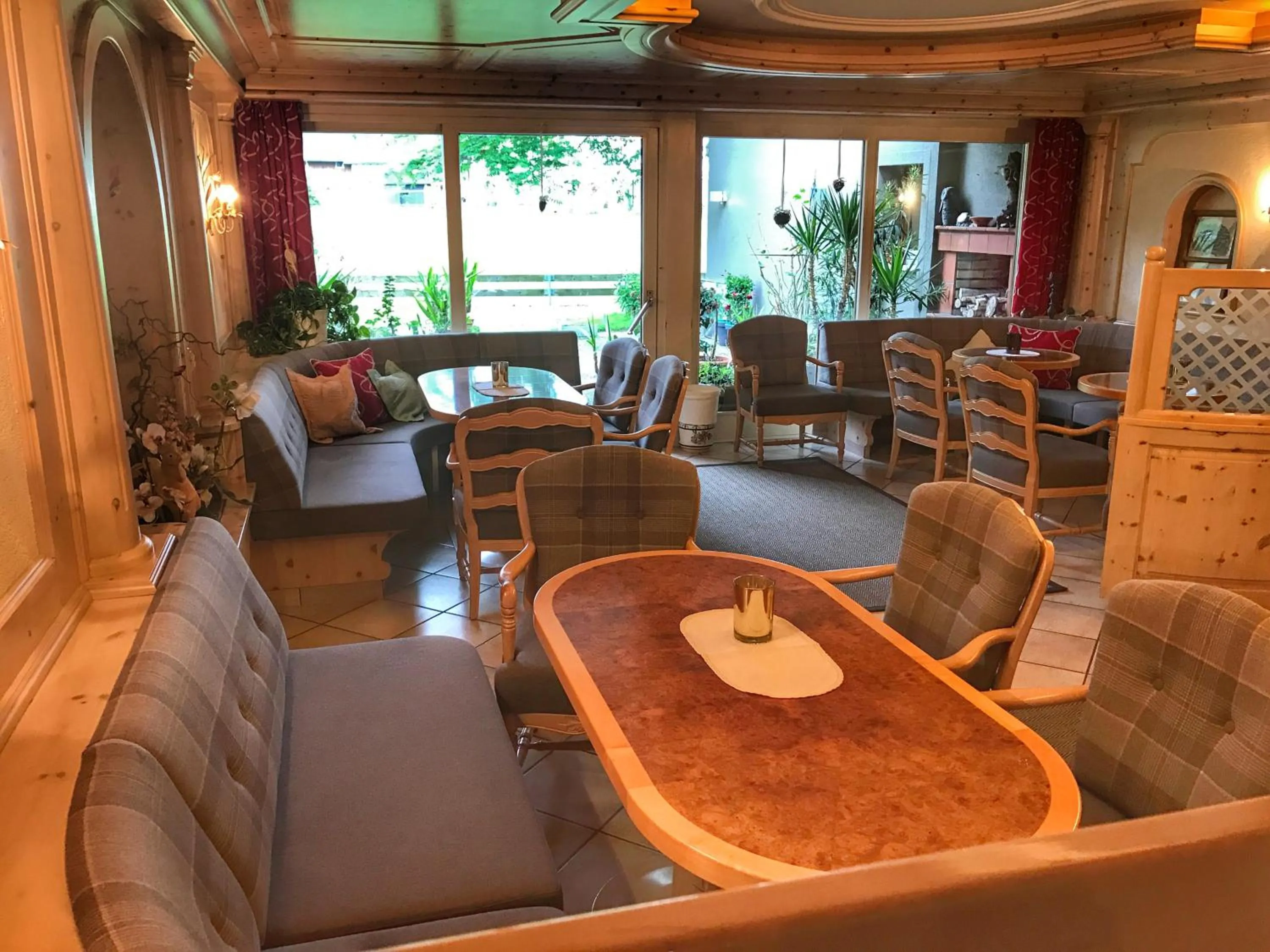 Restaurant/places to eat in Hotel Both