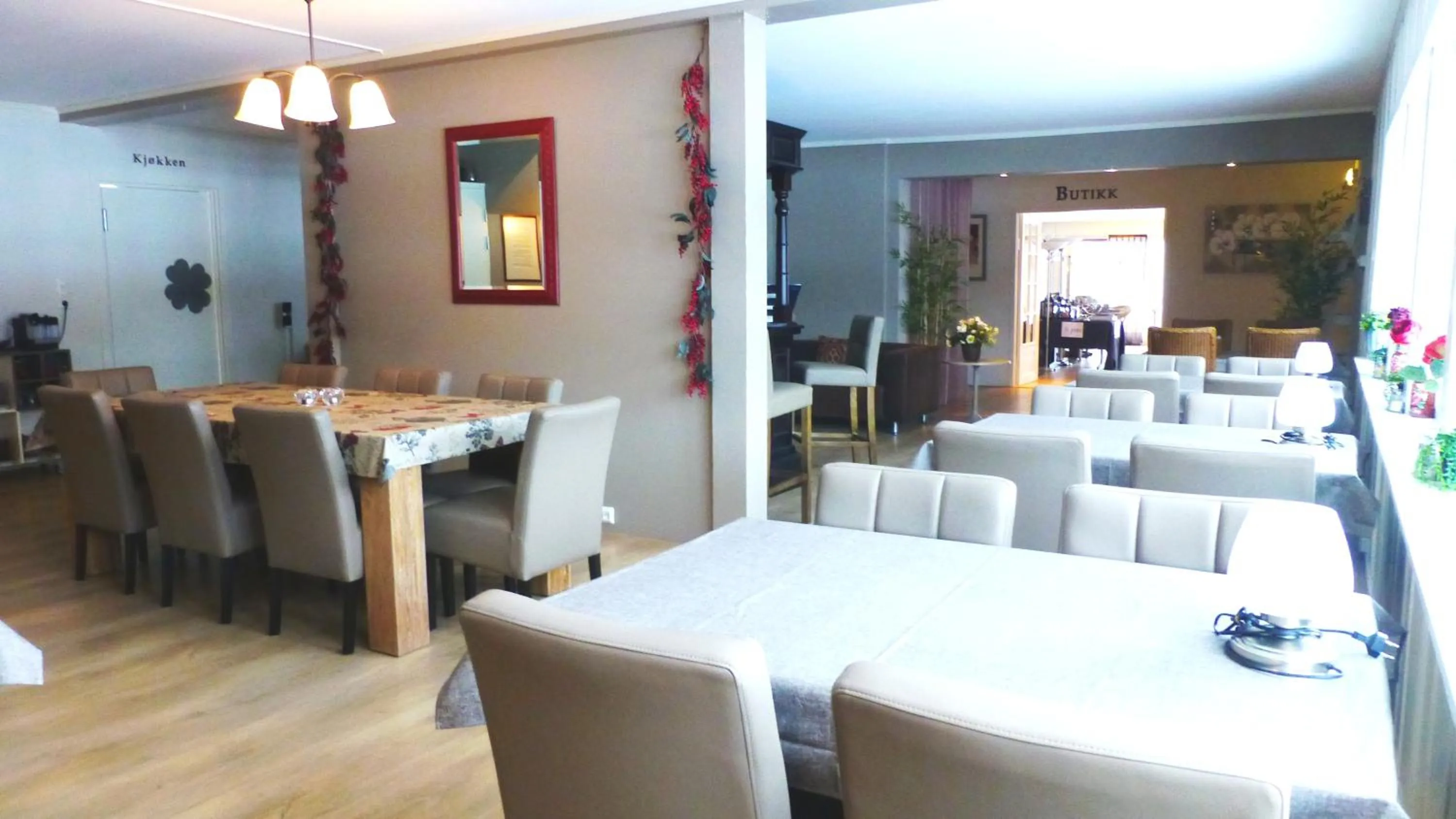 Restaurant/places to eat in Løvheim Gjestehus - Anneks