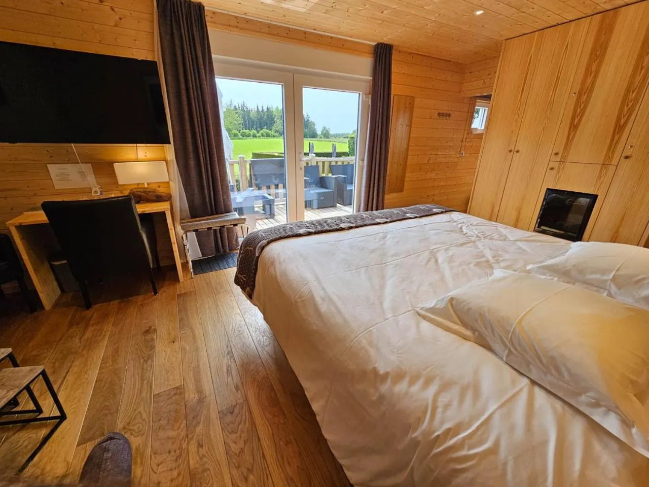 Bed in Logis Hôtel Le Menobu