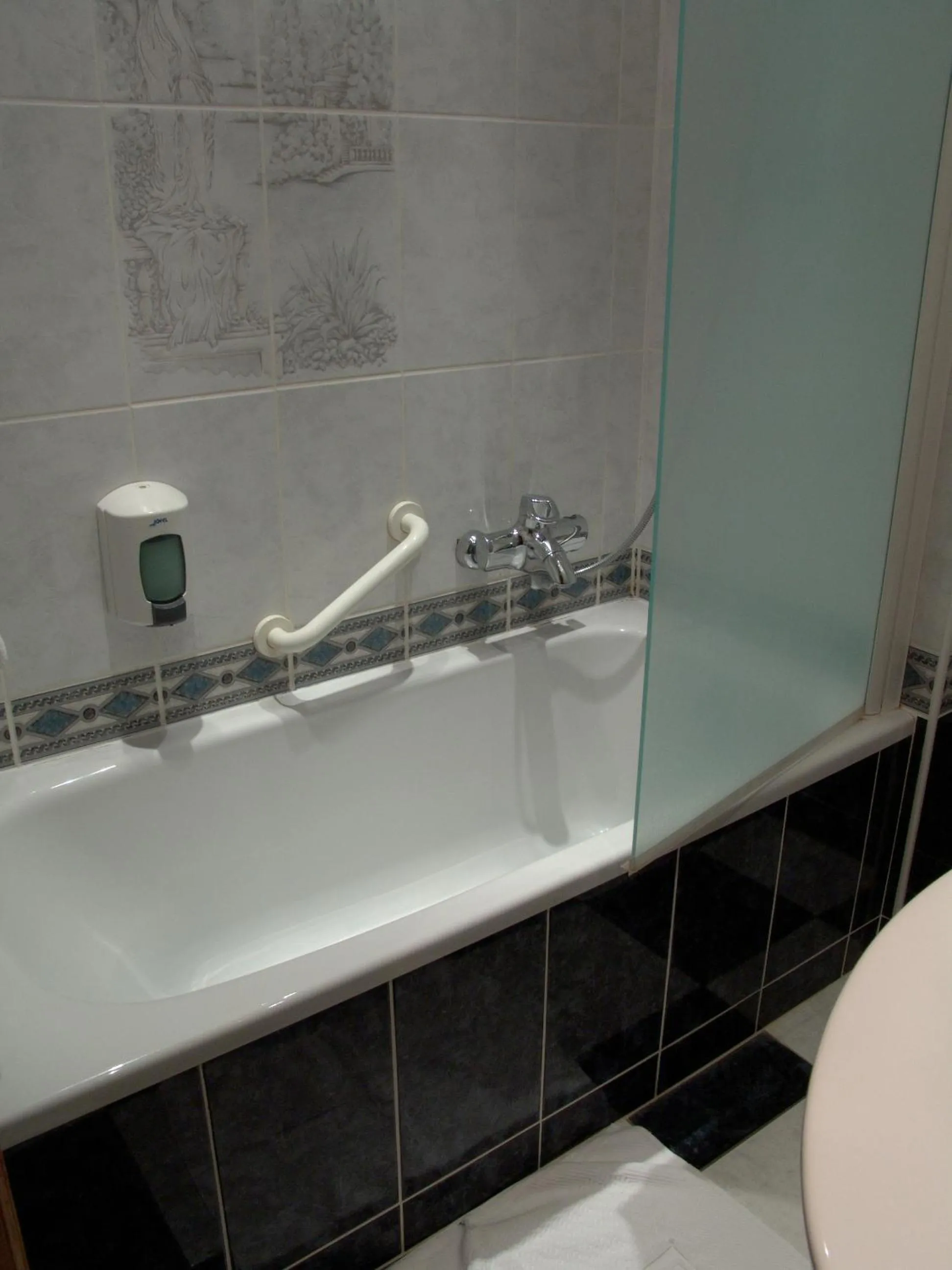 Bathroom in Le Relais Du Marquis