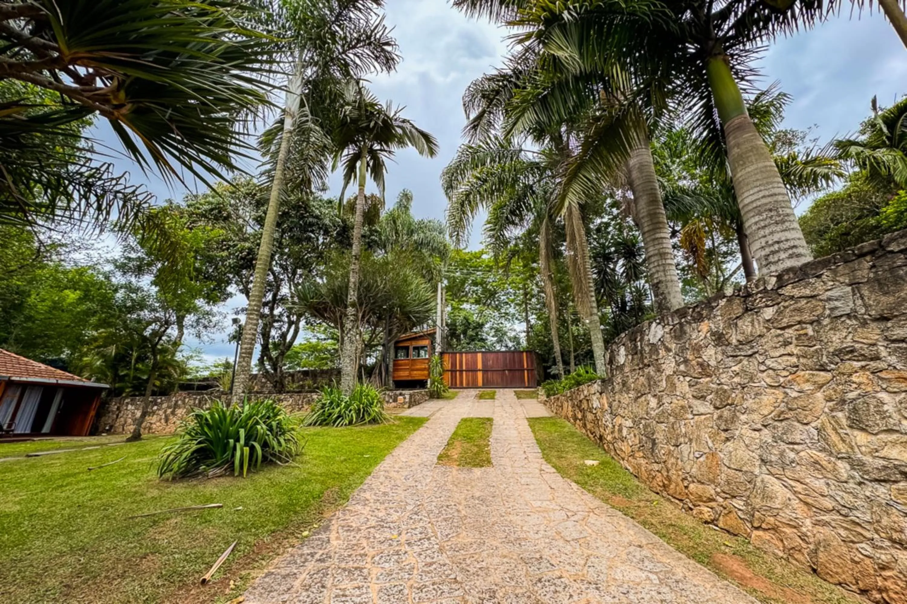 Property building in Putini Pousada e Hotel by OYO