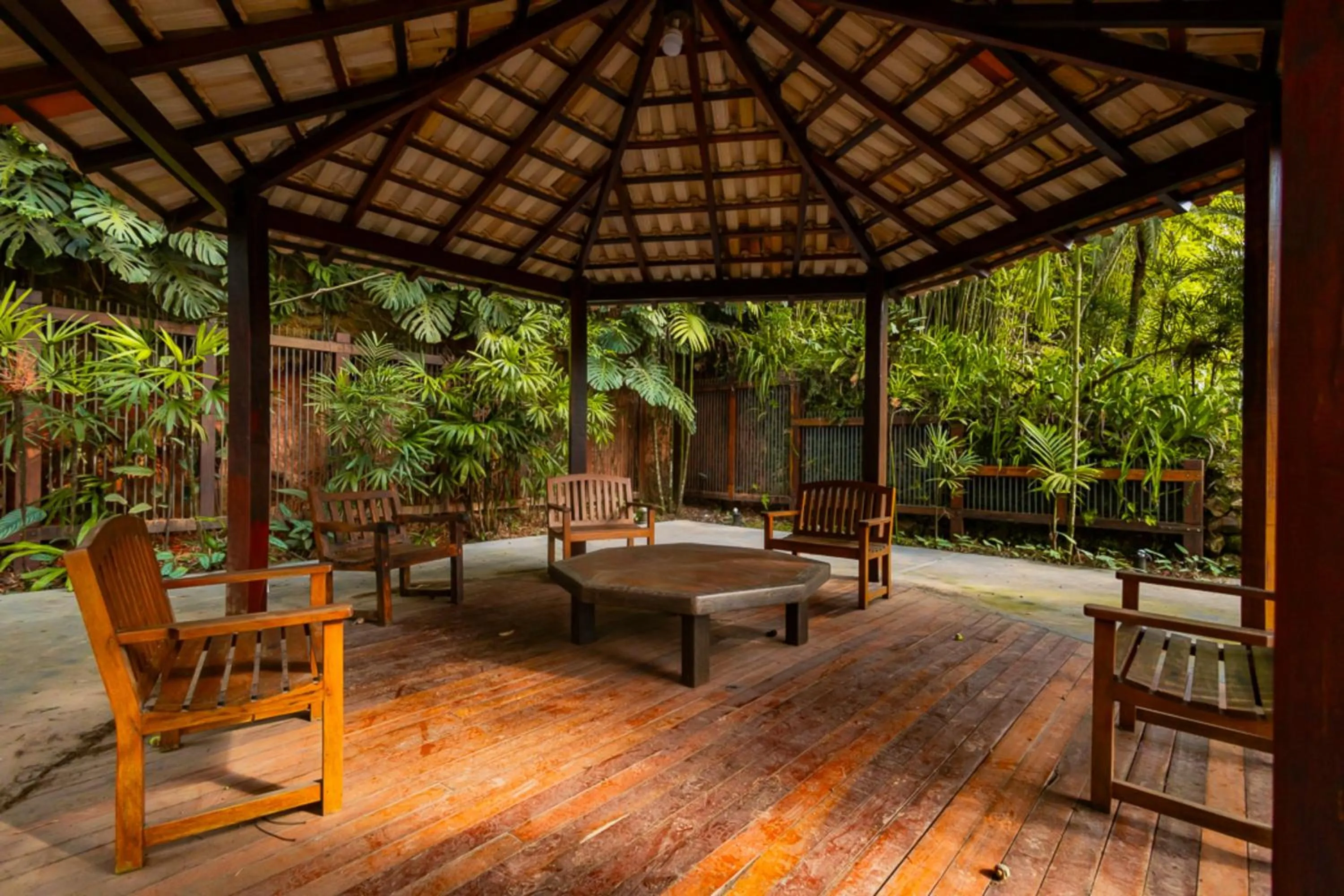 Seating area in Putini Pousada e Hotel by OYO