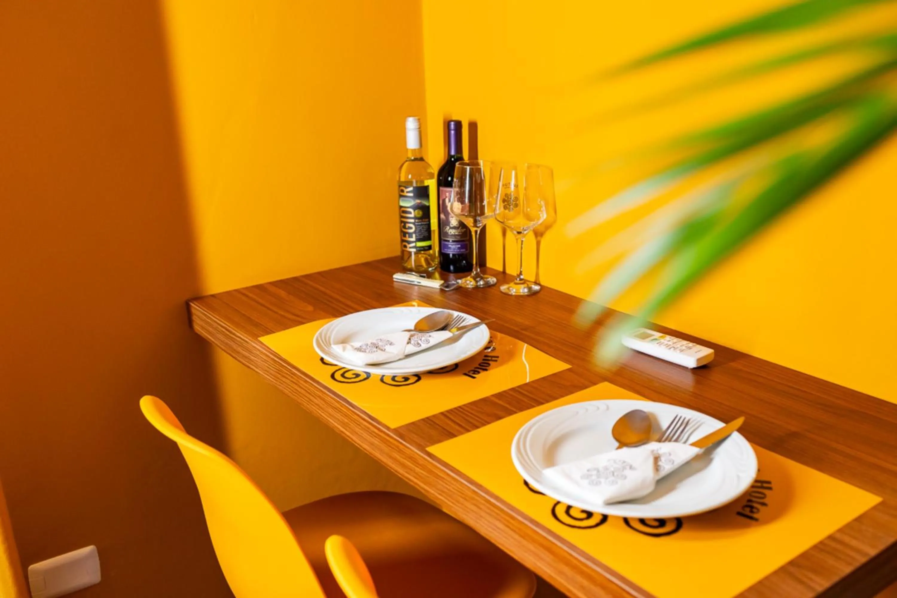 Dining area in Putini Pousada e Hotel by OYO