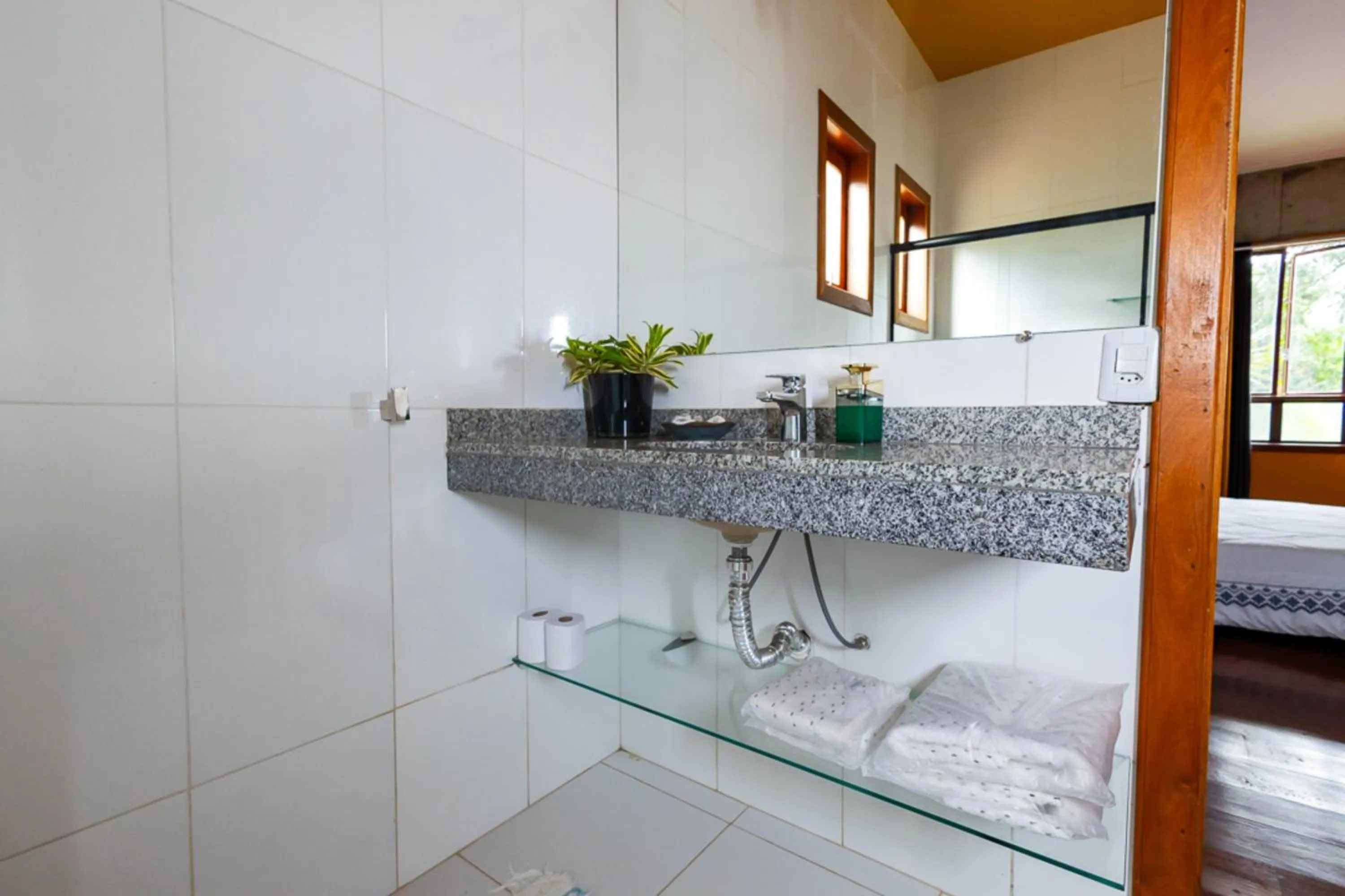 Bathroom in Putini Pousada e Hotel by OYO