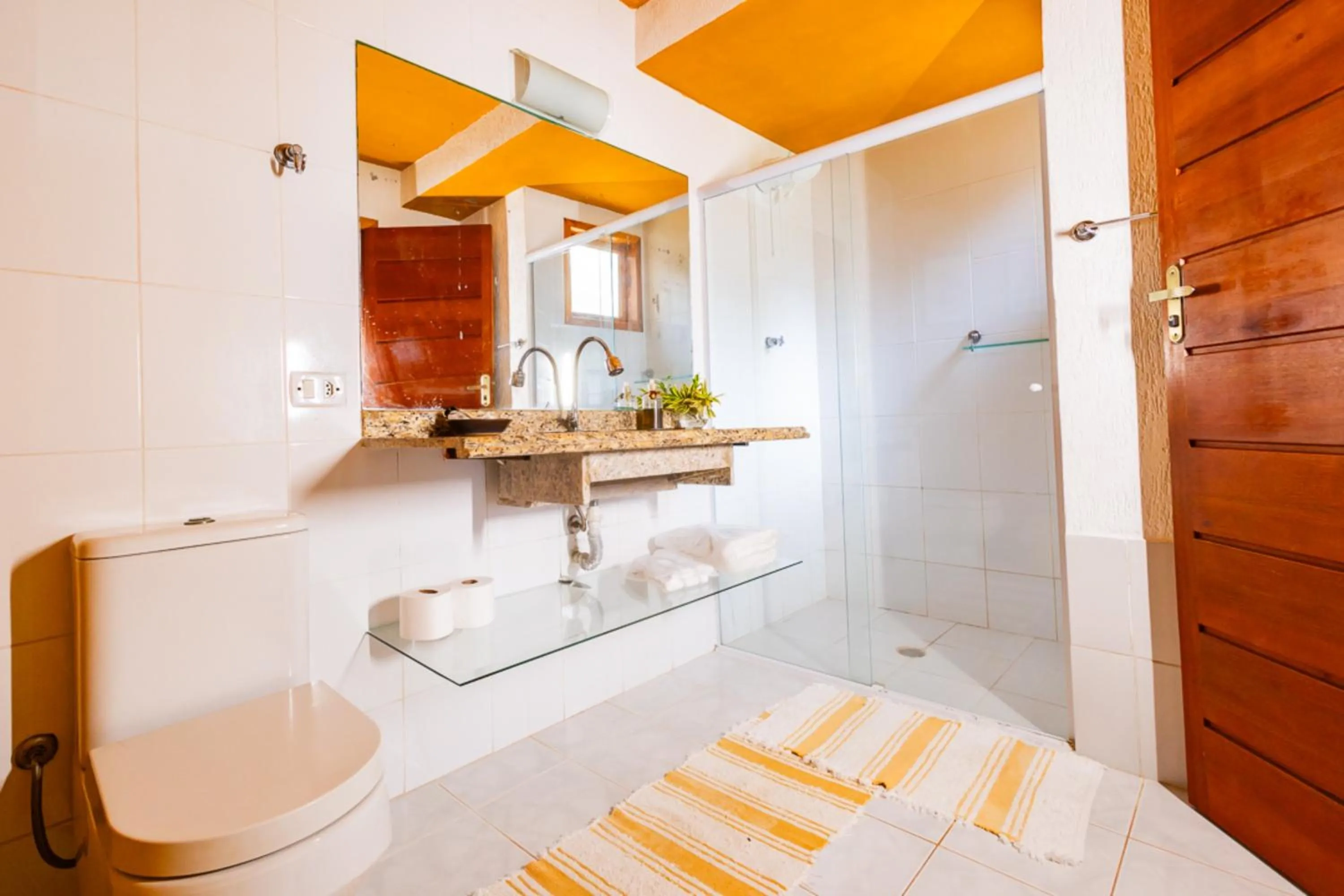 Bathroom in Putini Pousada e Hotel by OYO