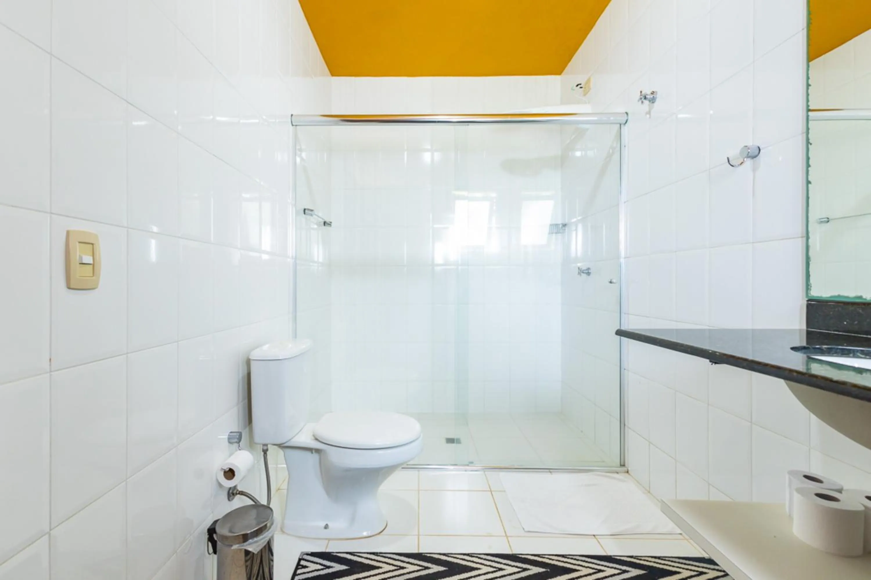 Bathroom in Putini Pousada e Hotel by OYO