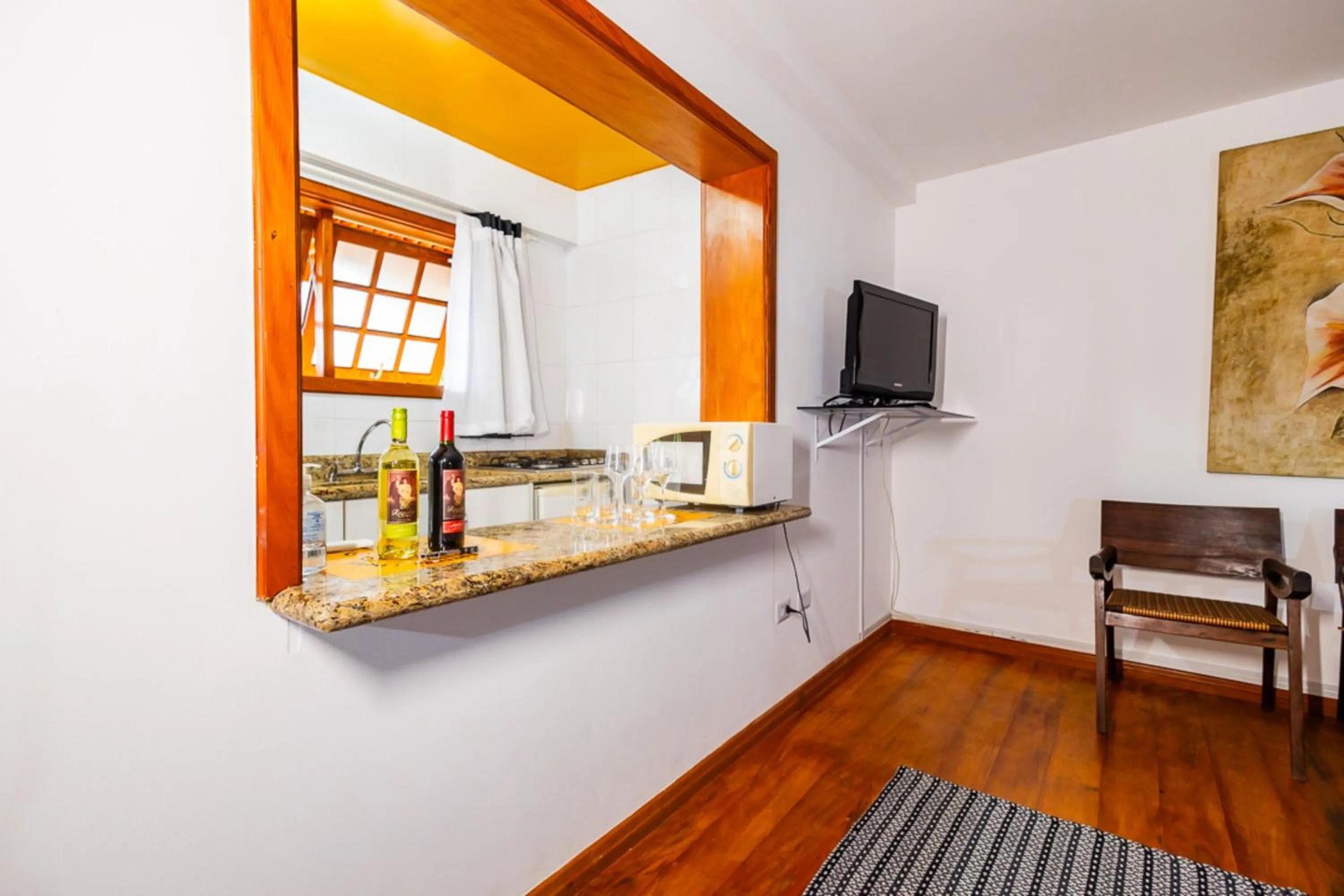 Kitchen or kitchenette in Putini Pousada e Hotel by OYO