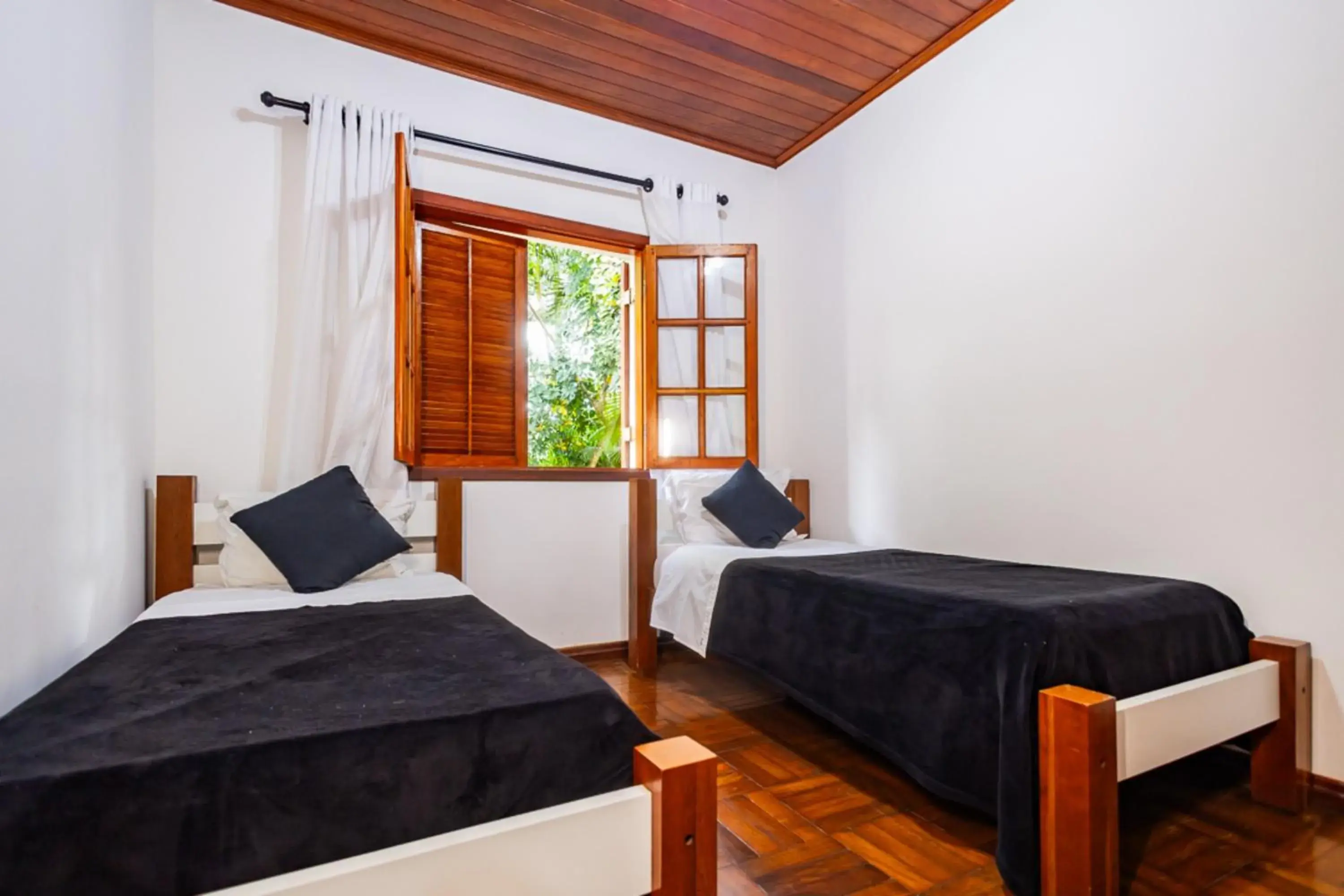 Superior Quintuple Room (1 Double bed + 3 Single bed) in Putini Pousada e Hotel by OYO Superior Quintuple Room (1 Double bed + 3 Single bed) in Putini Pousada e Hotel by OYO