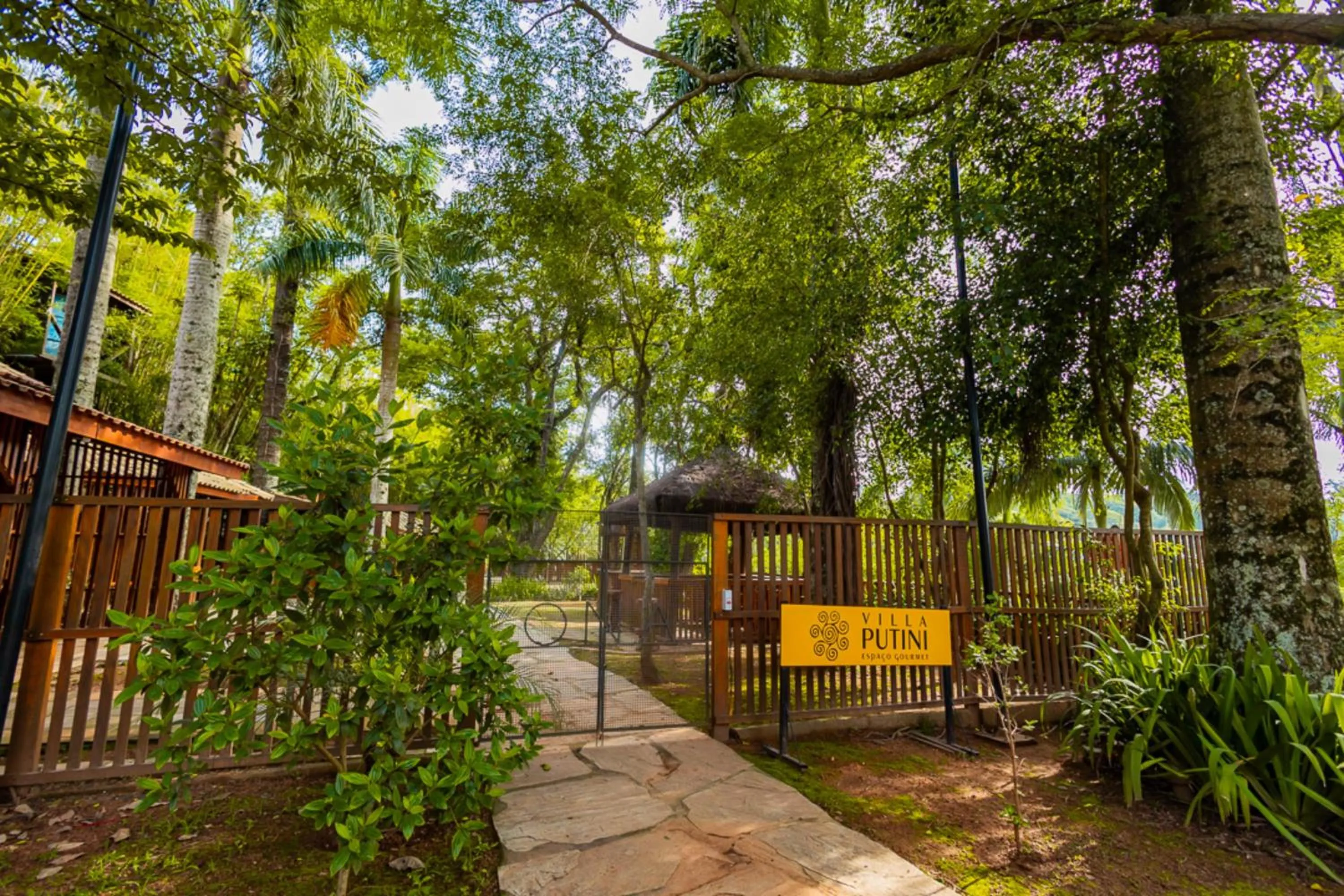 Area and facilities in Putini Pousada e Hotel by OYO