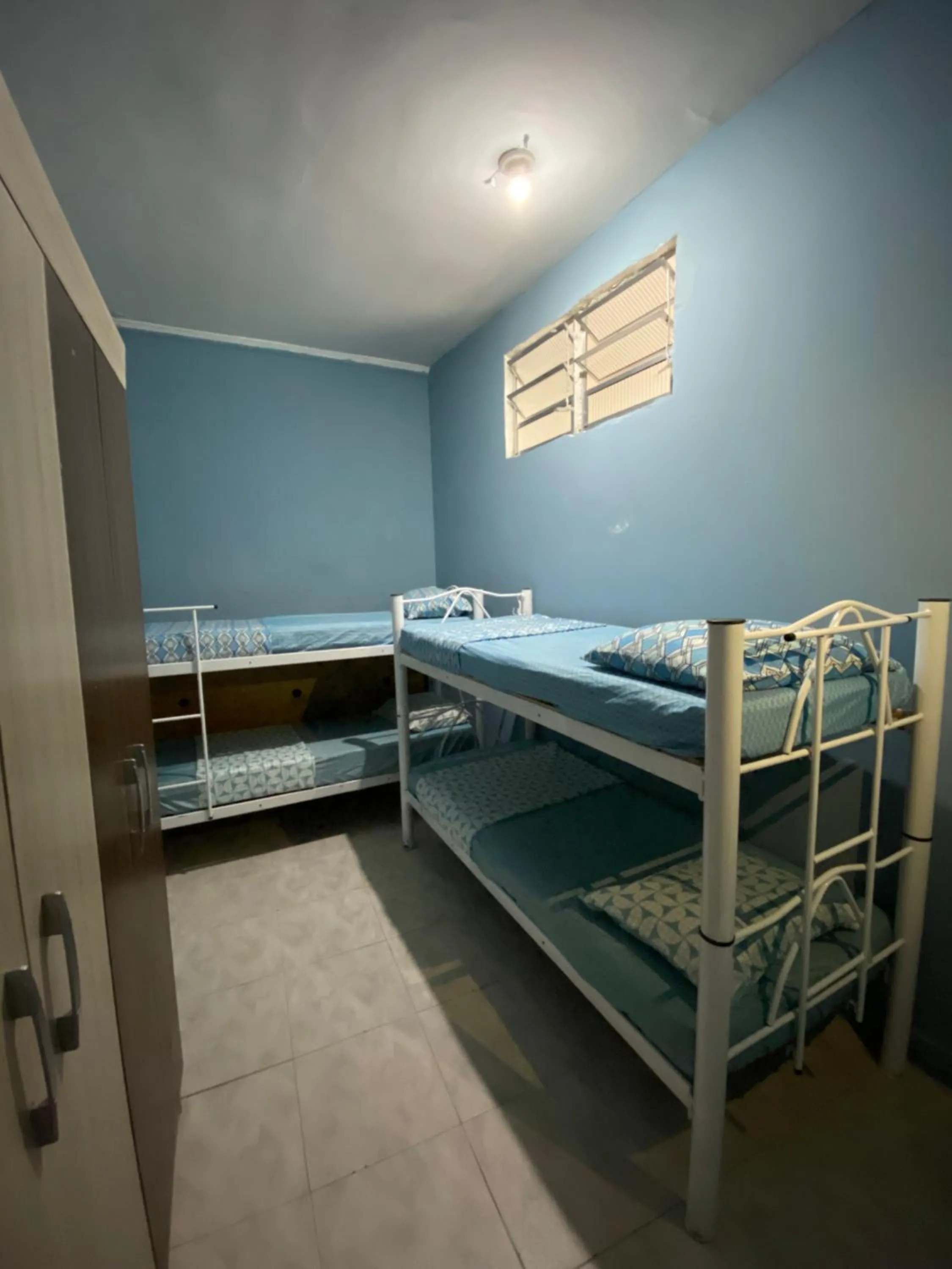 Bed in 4-Bed Mixed Dormitory Room in Rolds Hostel
