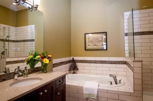 Deluxe Queen Room with Two Queen Beds in Hillcrest Farm Market B&B