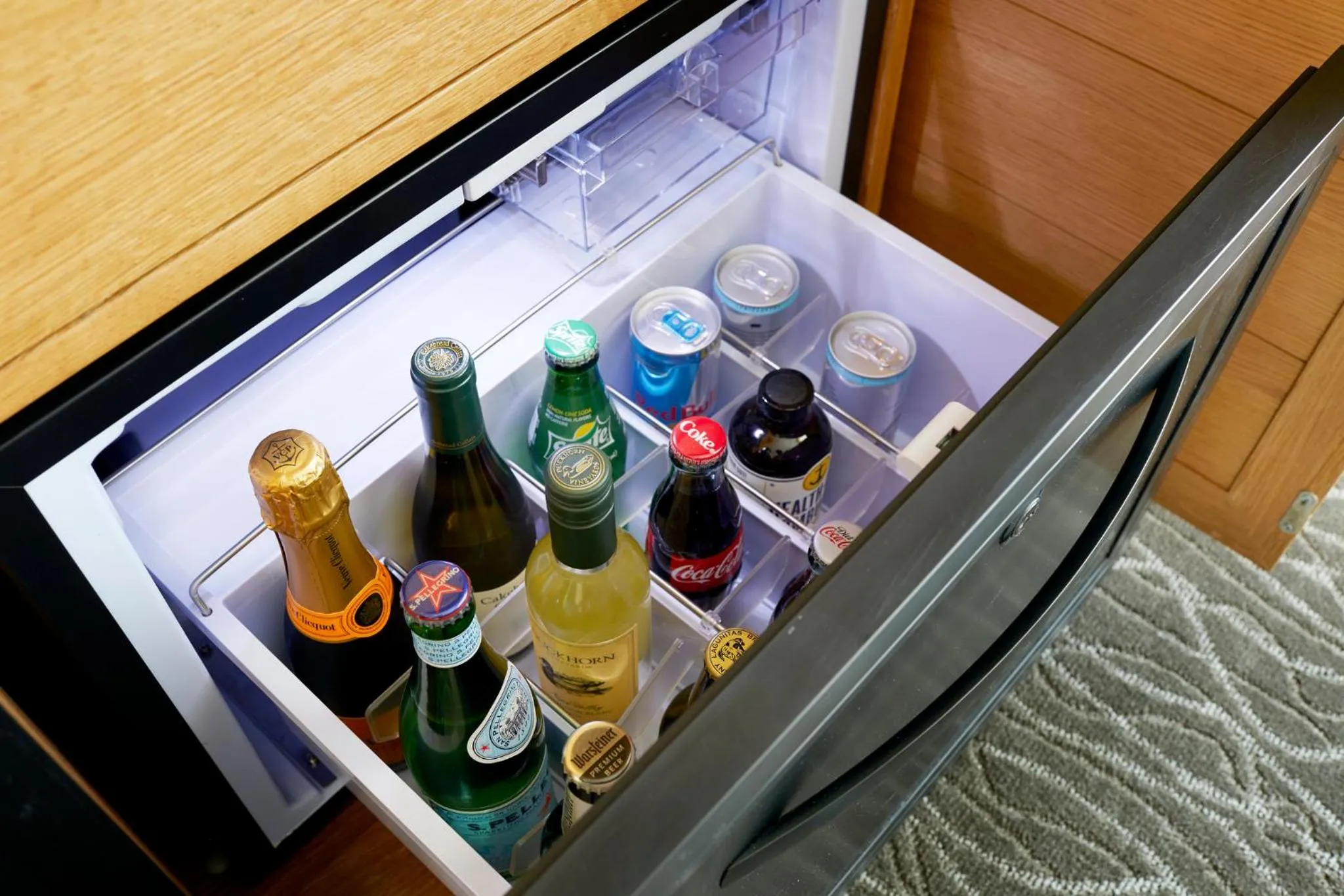 Photo of the whole room in Archer Hotel Napa