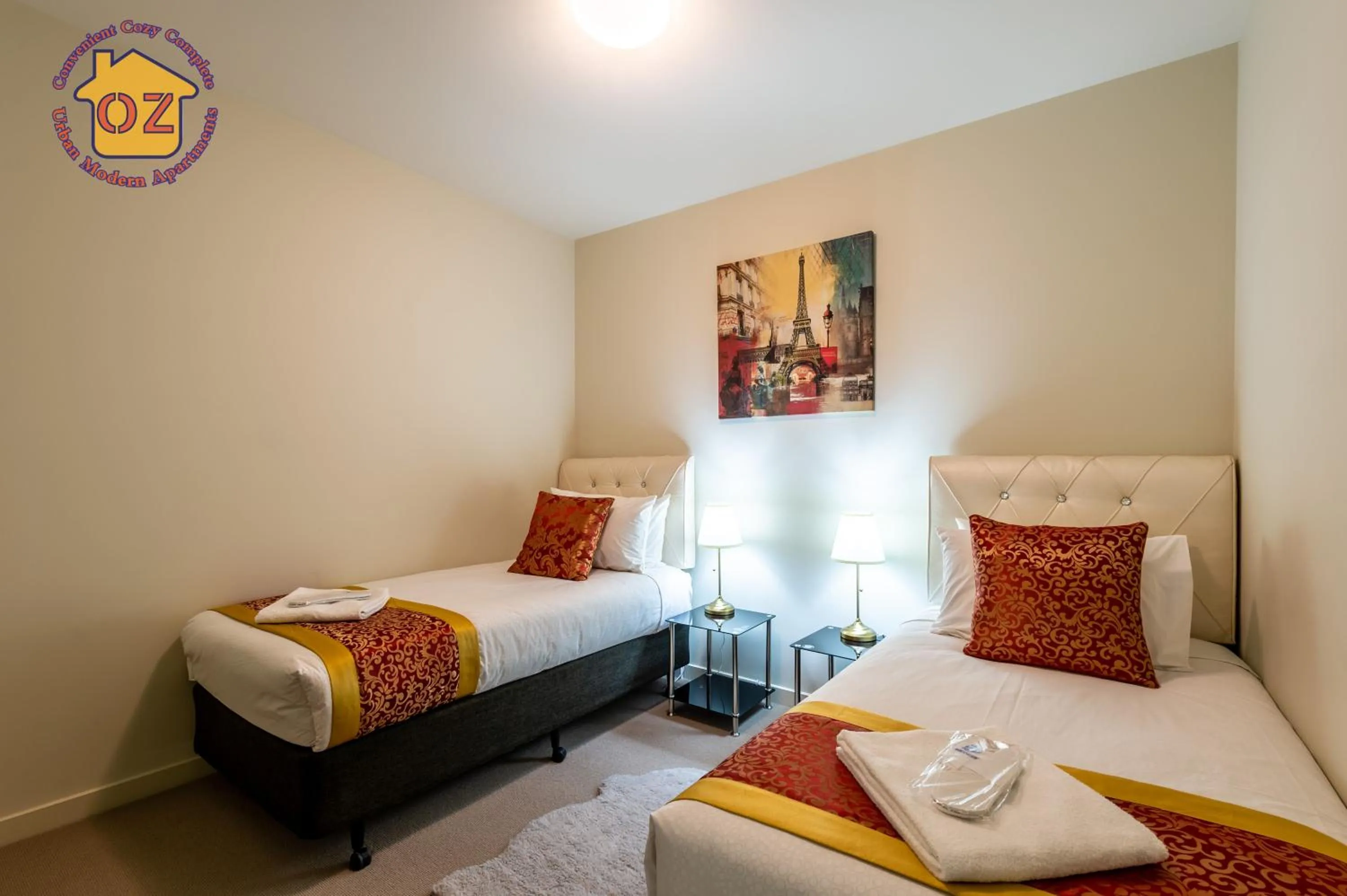 Bed in Aussie Escape Apartments-Skyline Collins Tower