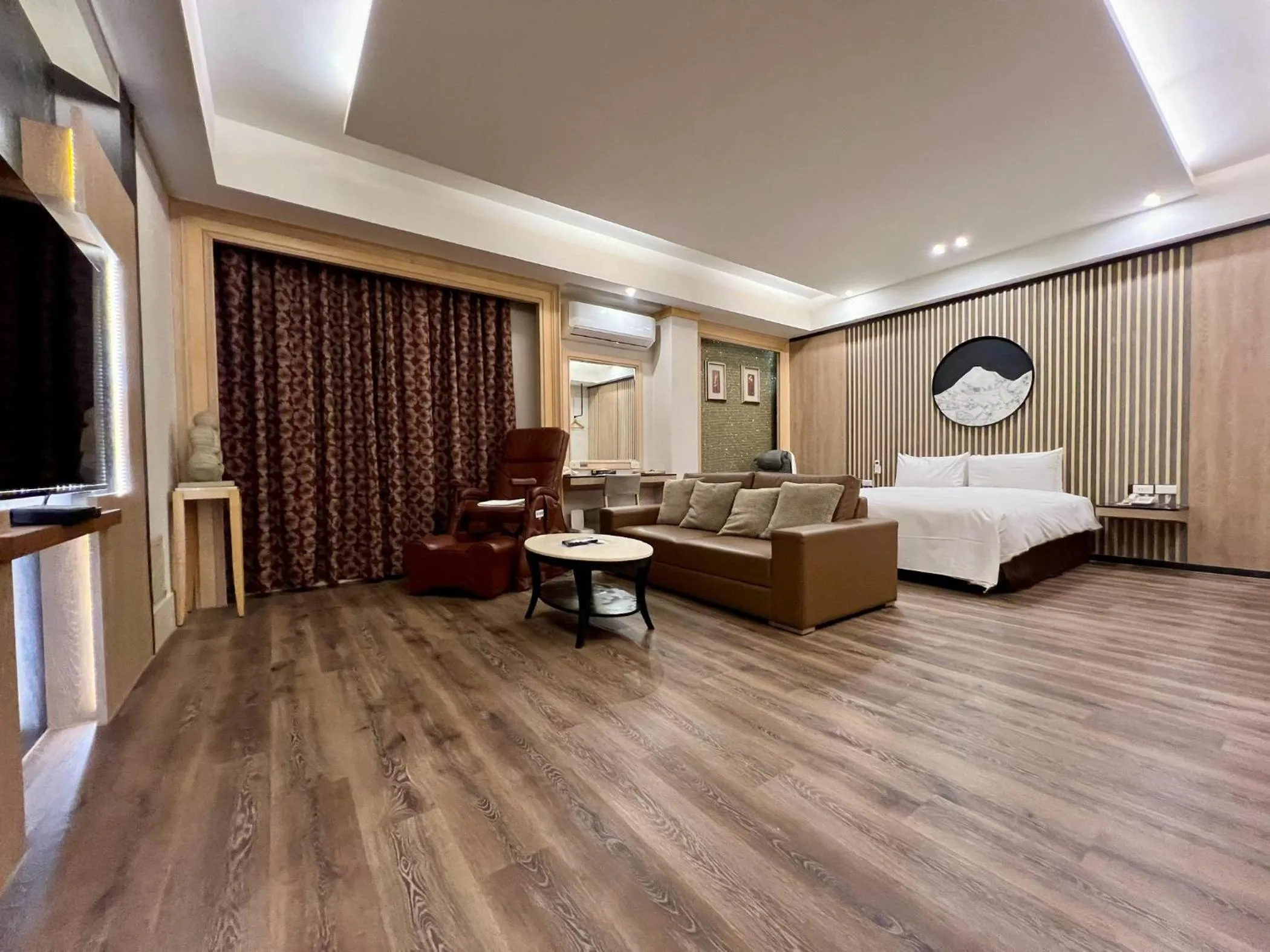 Cigar Motel