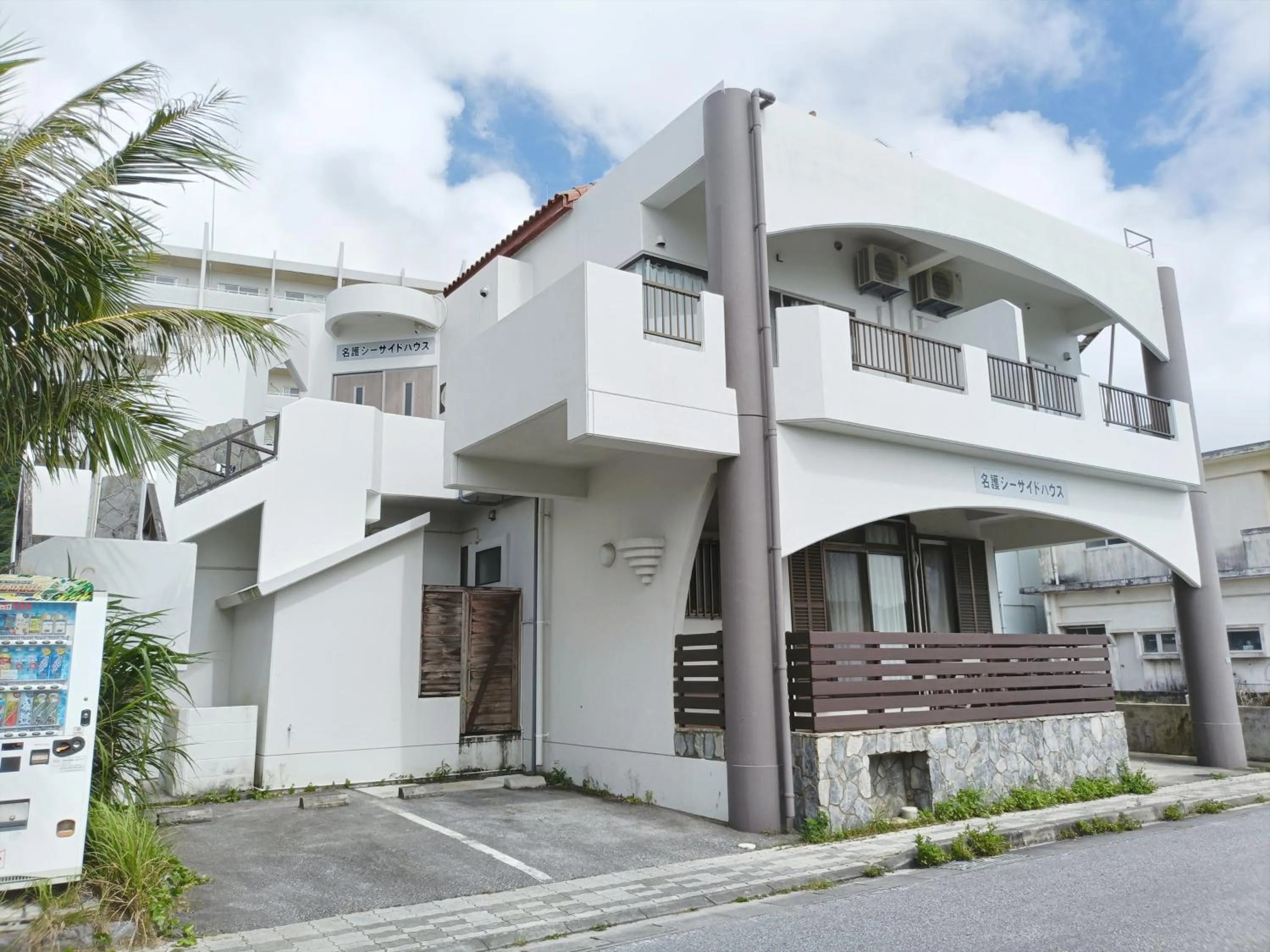 Quiet street view in Kariyushi Condominium Resort Sea Side House