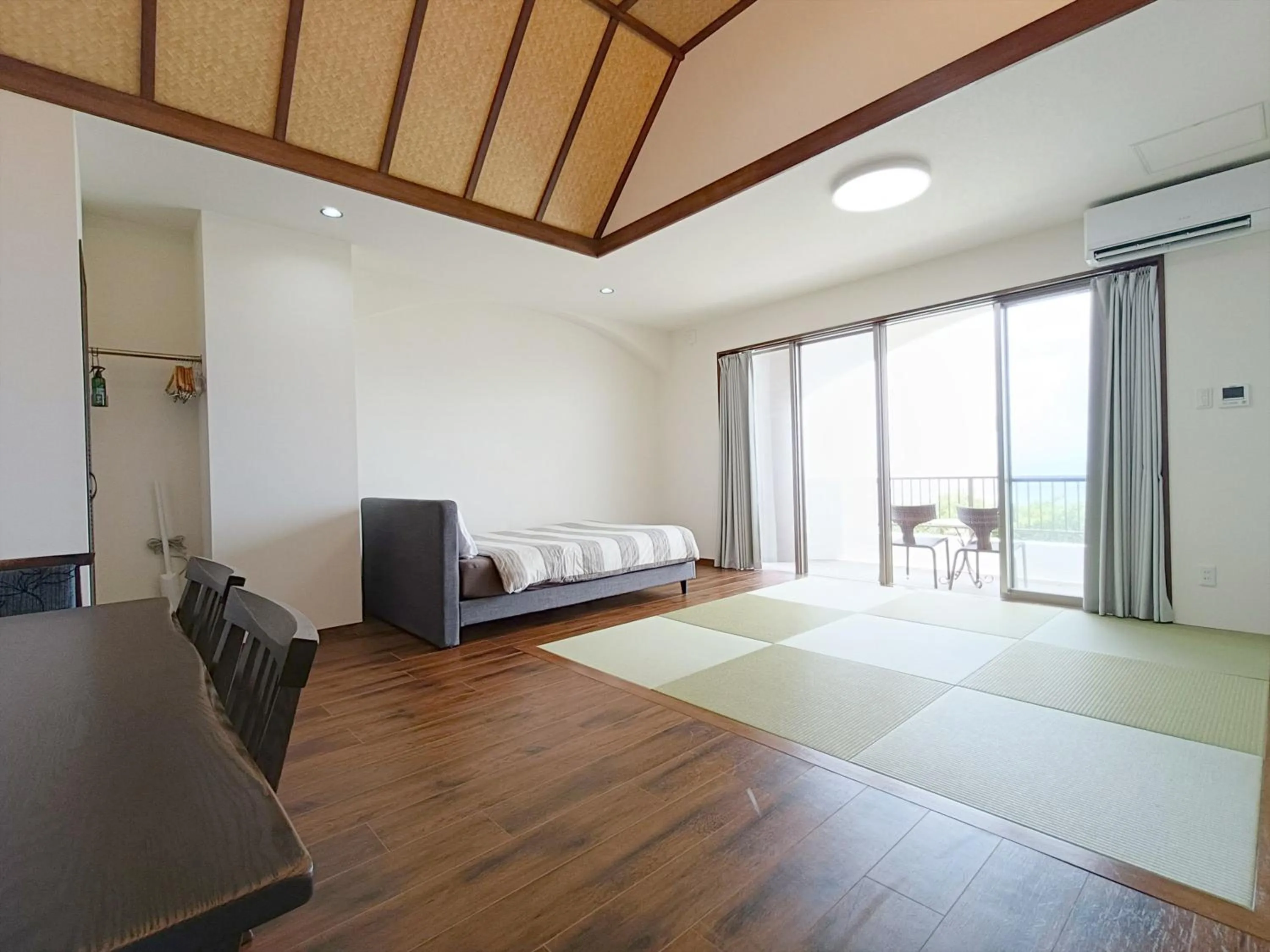 Bed in Kariyushi Condominium Resort Sea Side House