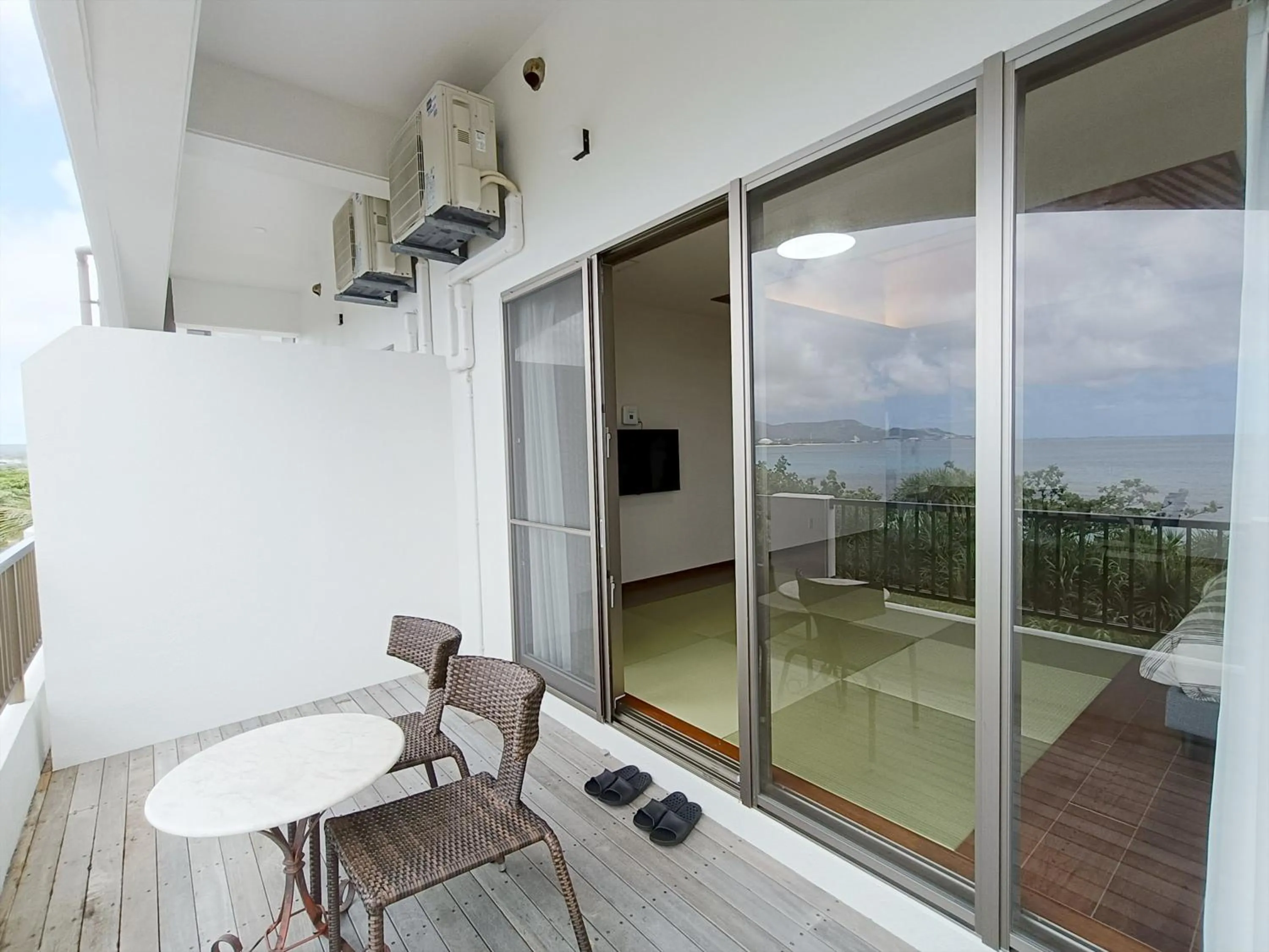 Balcony/Terrace in Kariyushi Condominium Resort Sea Side House