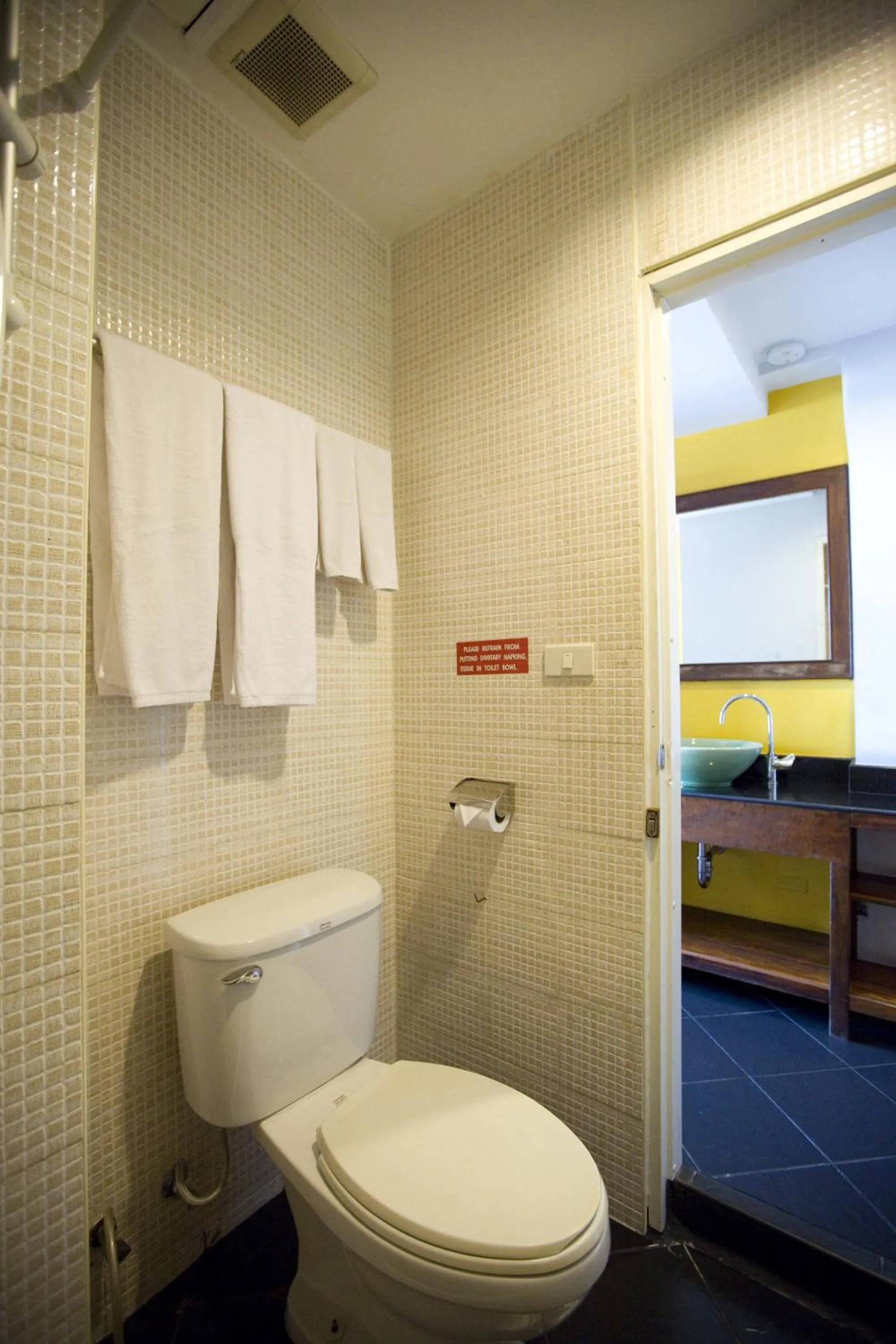 Toilet in Lamphu Tree House Boutique Hotel