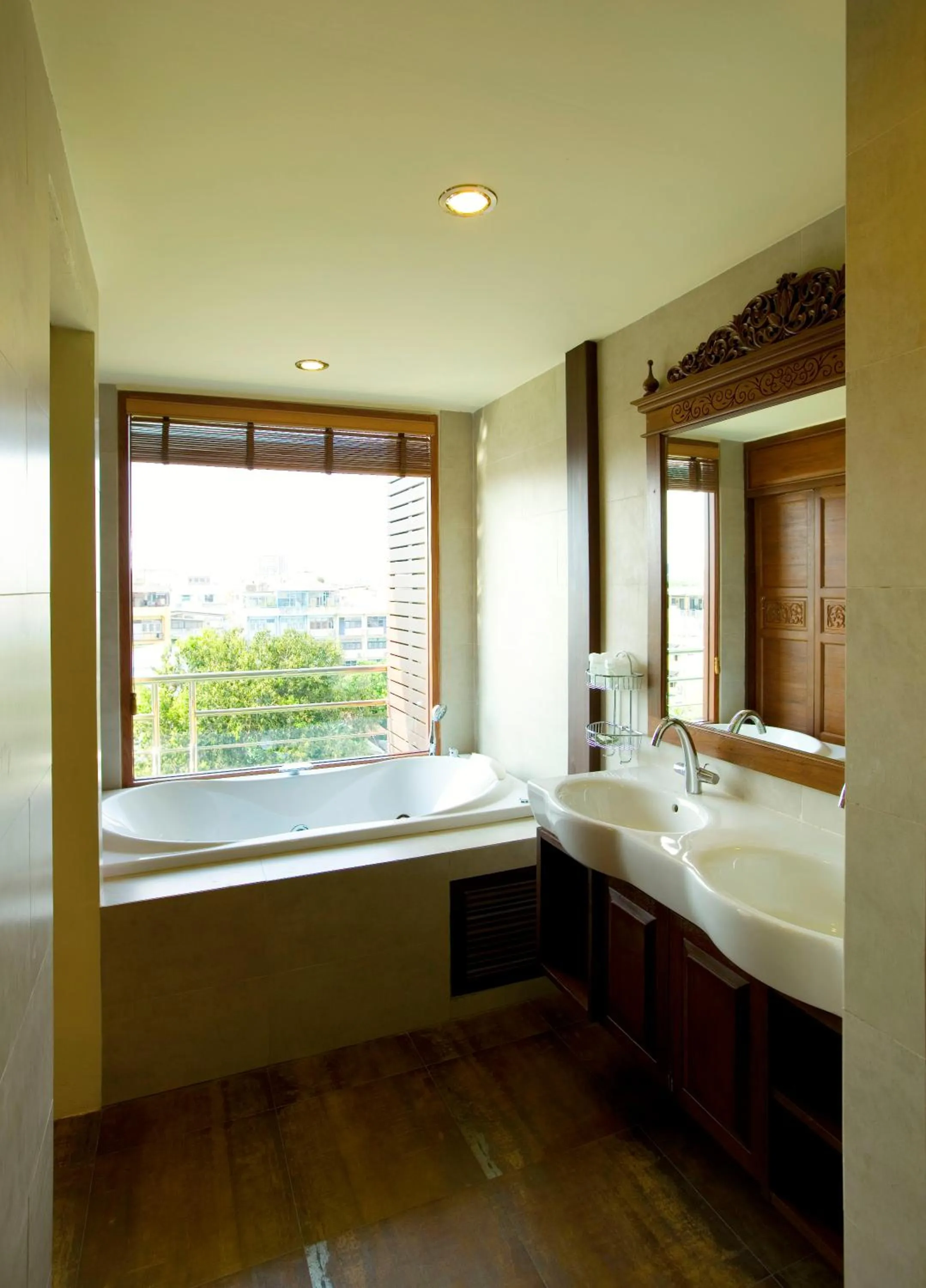 Hot Tub, Bed in Lamphu Tree House Boutique Hotel