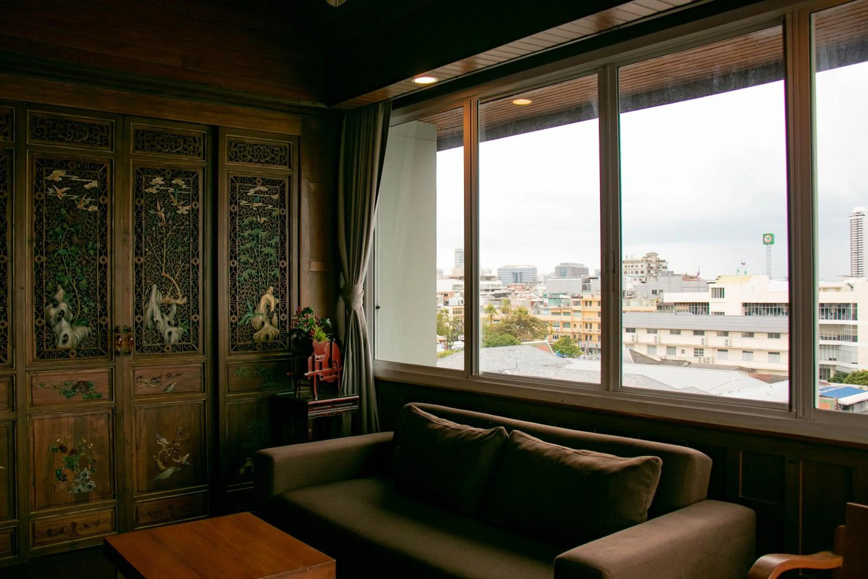 Living room in Lamphu Tree House Boutique Hotel