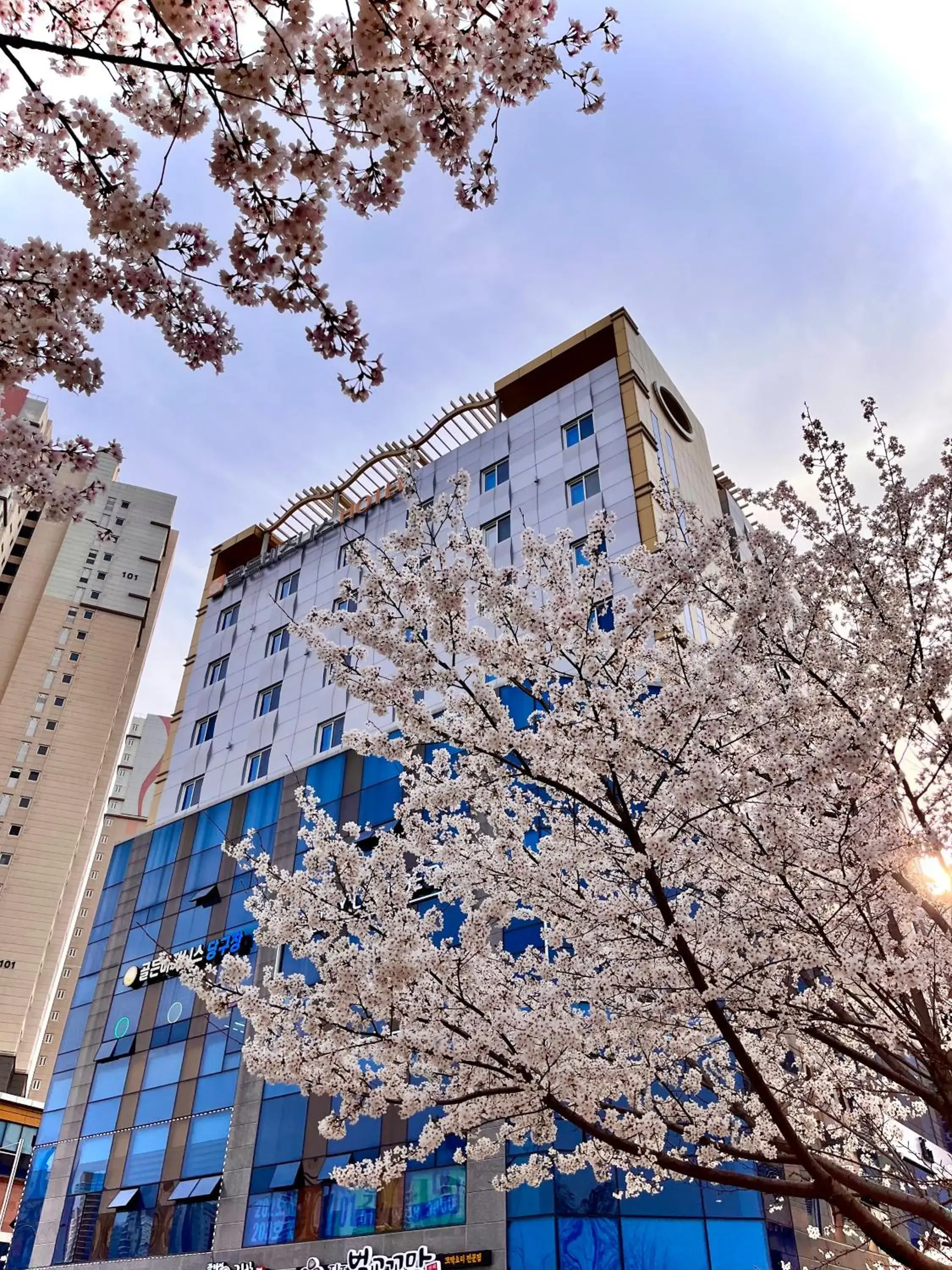 Property building in Golden Business Hotel Property building in Golden Business Hotel