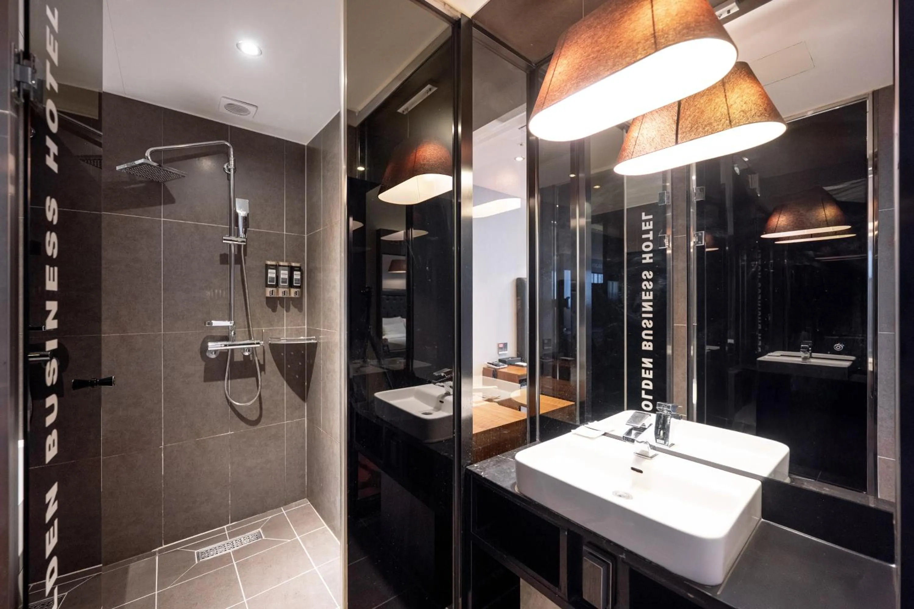 Golden Business Hotel