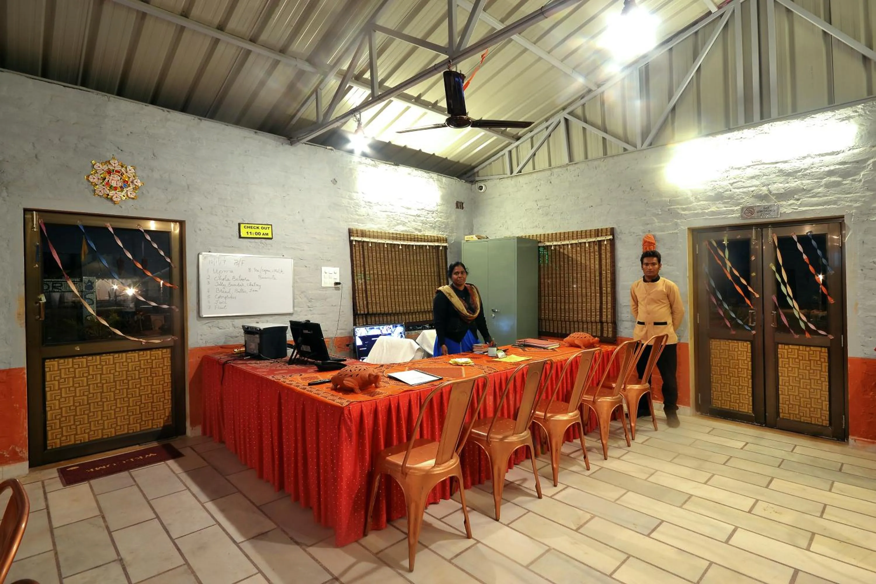 Restaurant/places to eat in Moonlight Nature Resort & Swimming Pool