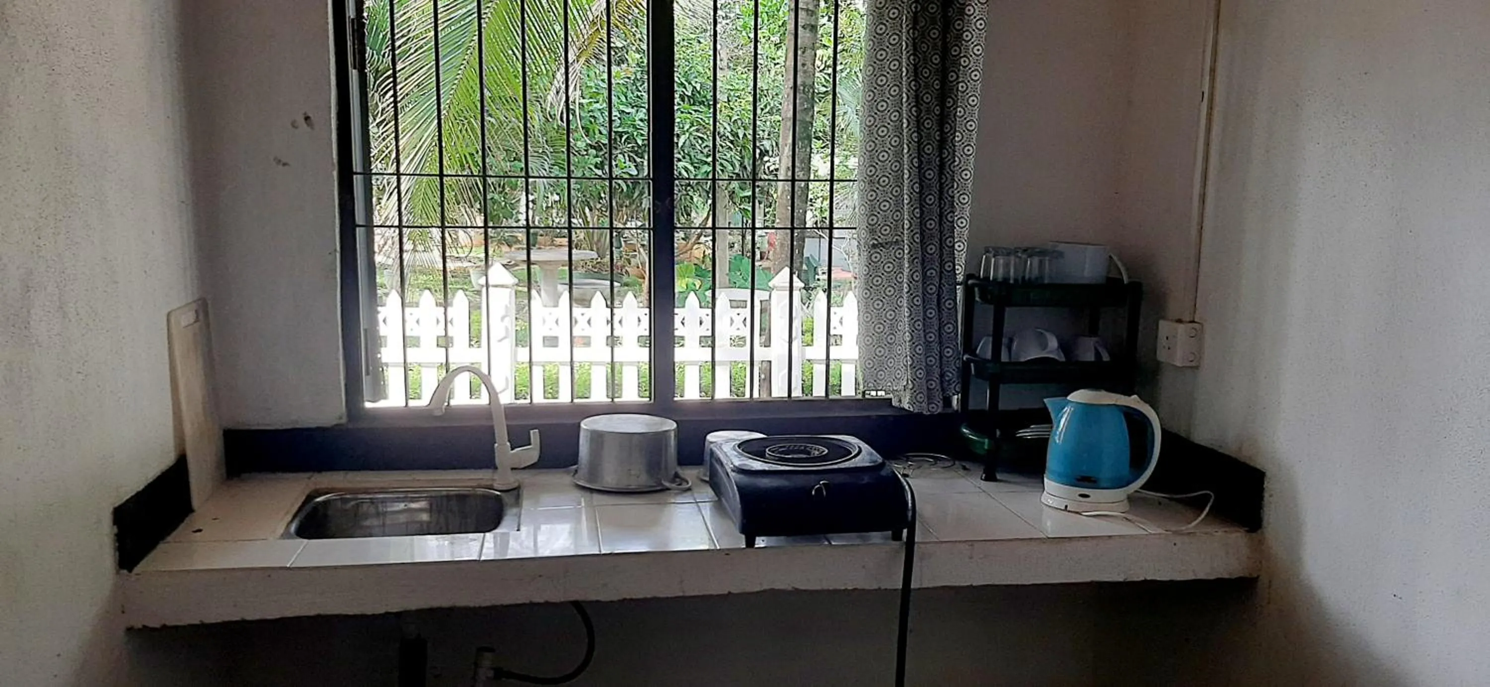 Kitchen or kitchenette in Hiriketiya Cinnamon Garden