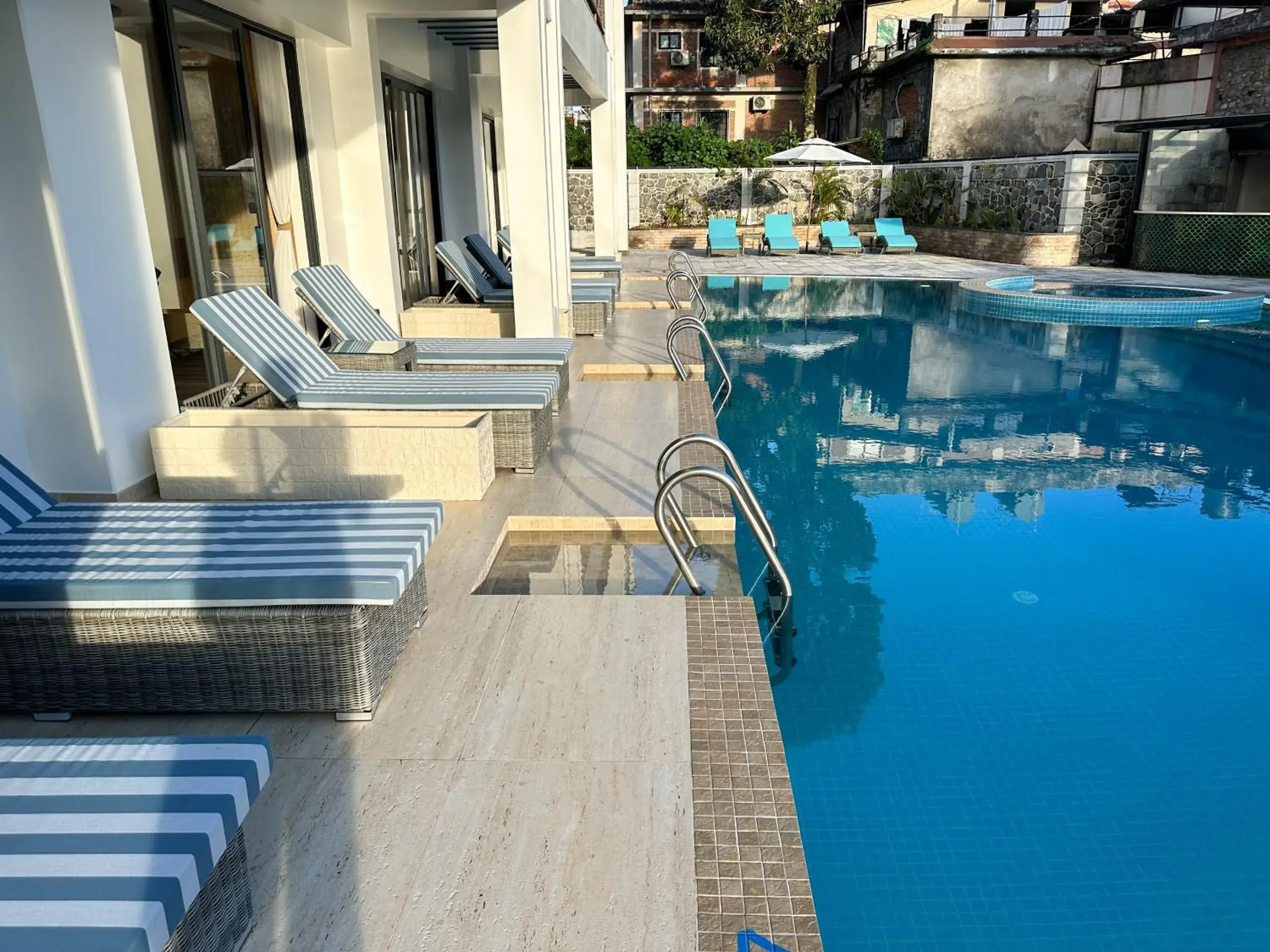 Seating area in Lake View Resort Seating area in Lake View Resort