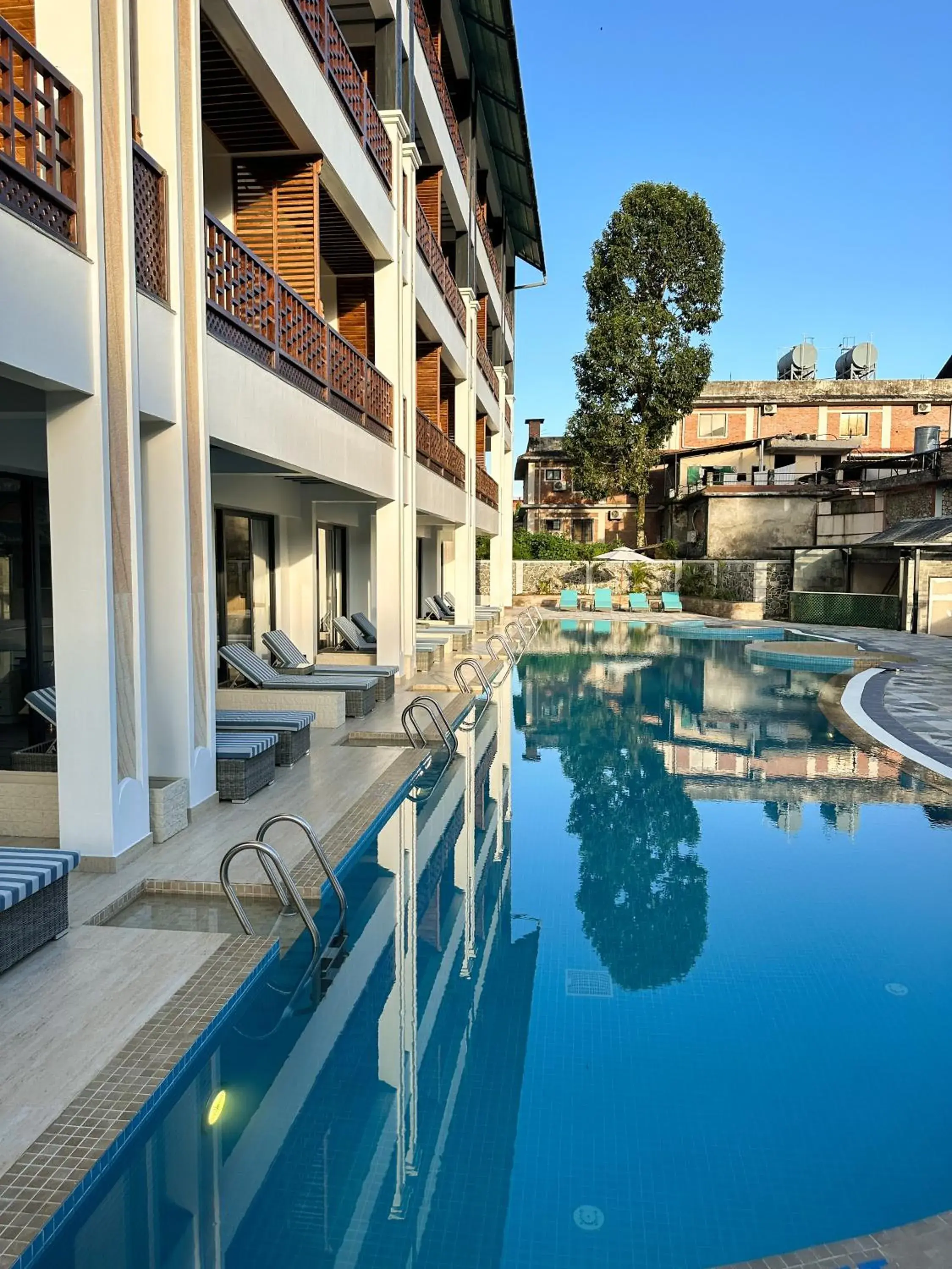 Swimming pool in Lake View Resort Swimming pool in Lake View Resort