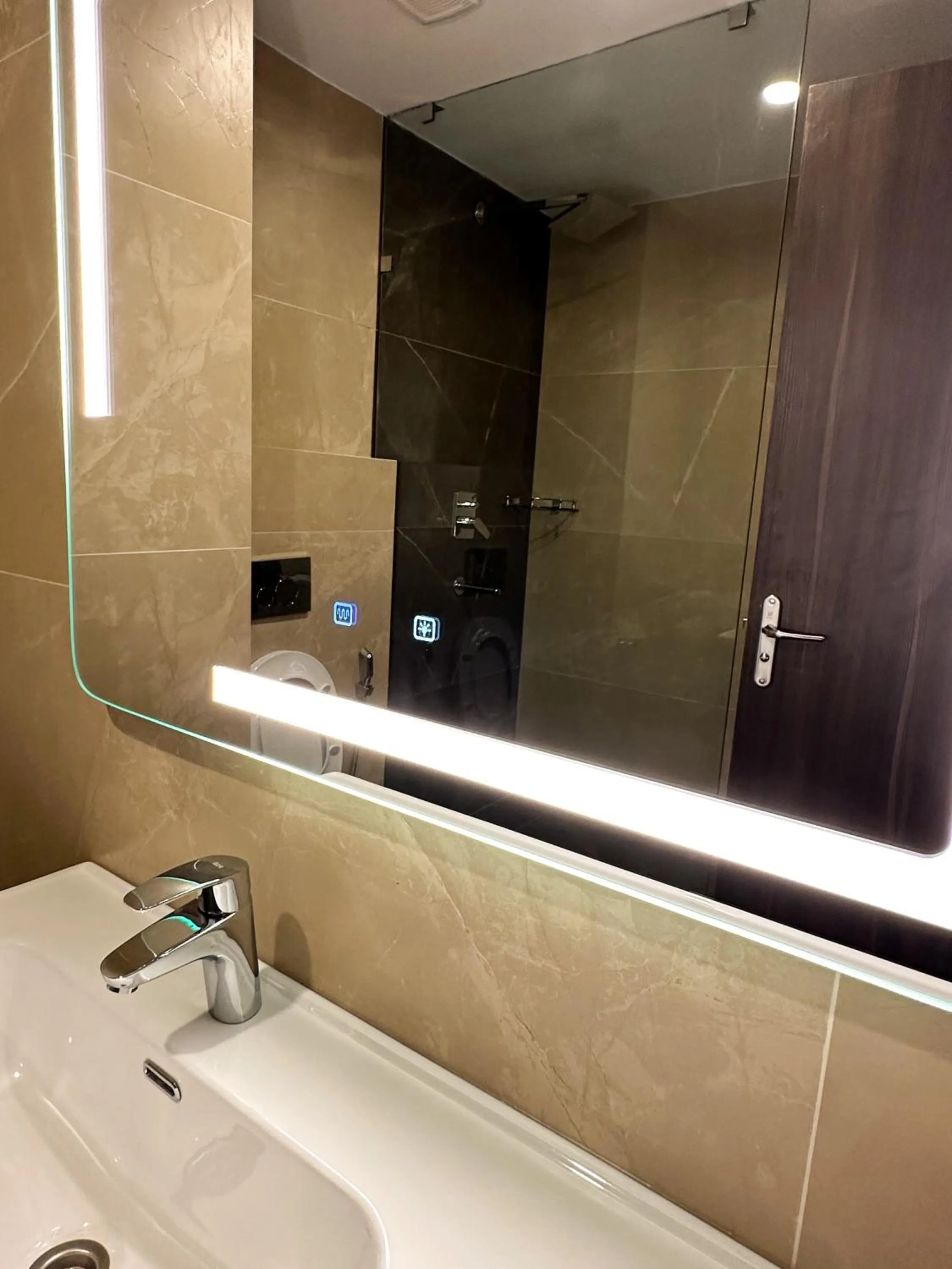 Bathroom in Lake View Resort