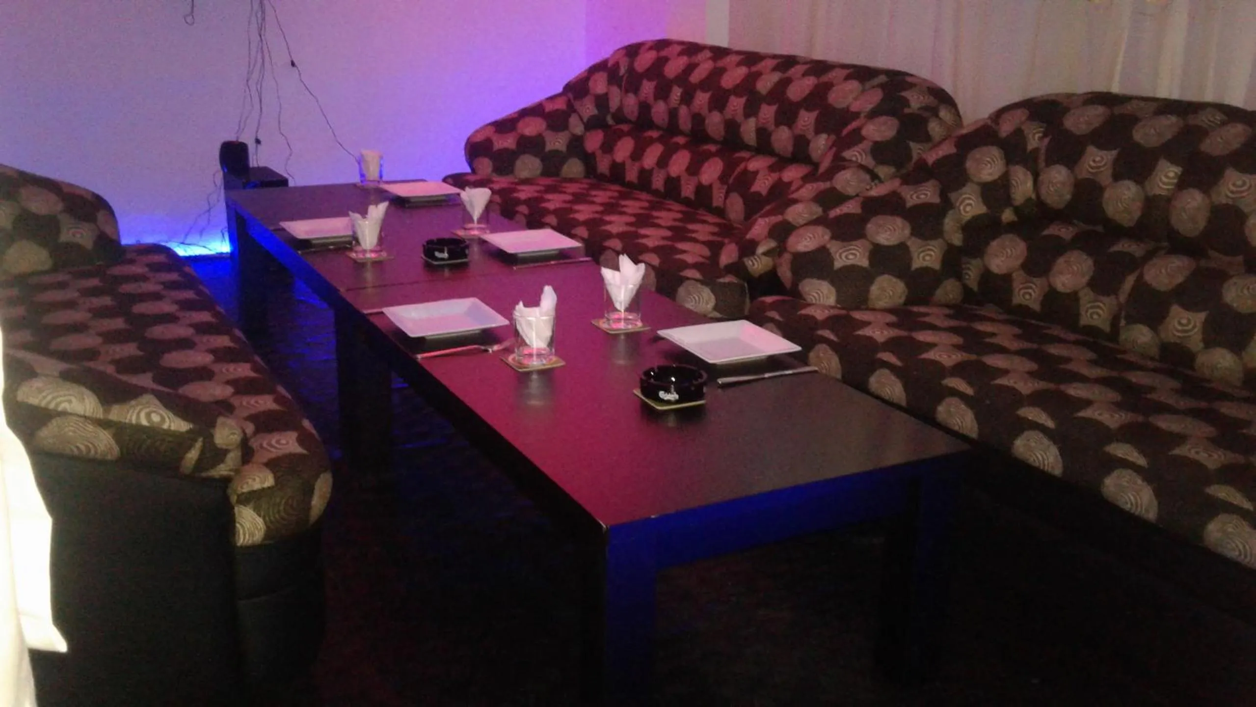 Hotel Lions Den & Lions D Restaurant Bar