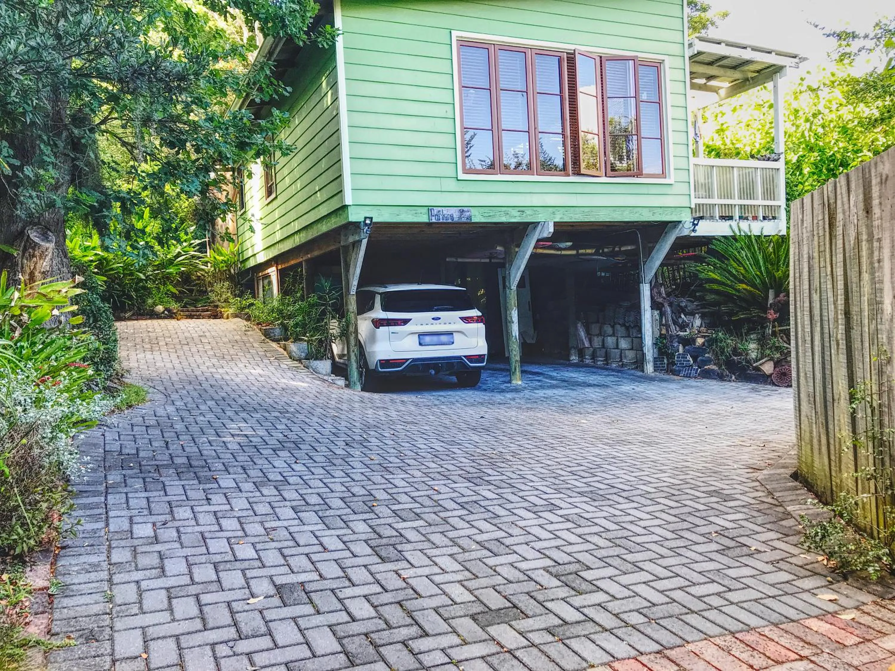 Parking in Loeriewood Garden Apartment, Hunters Home