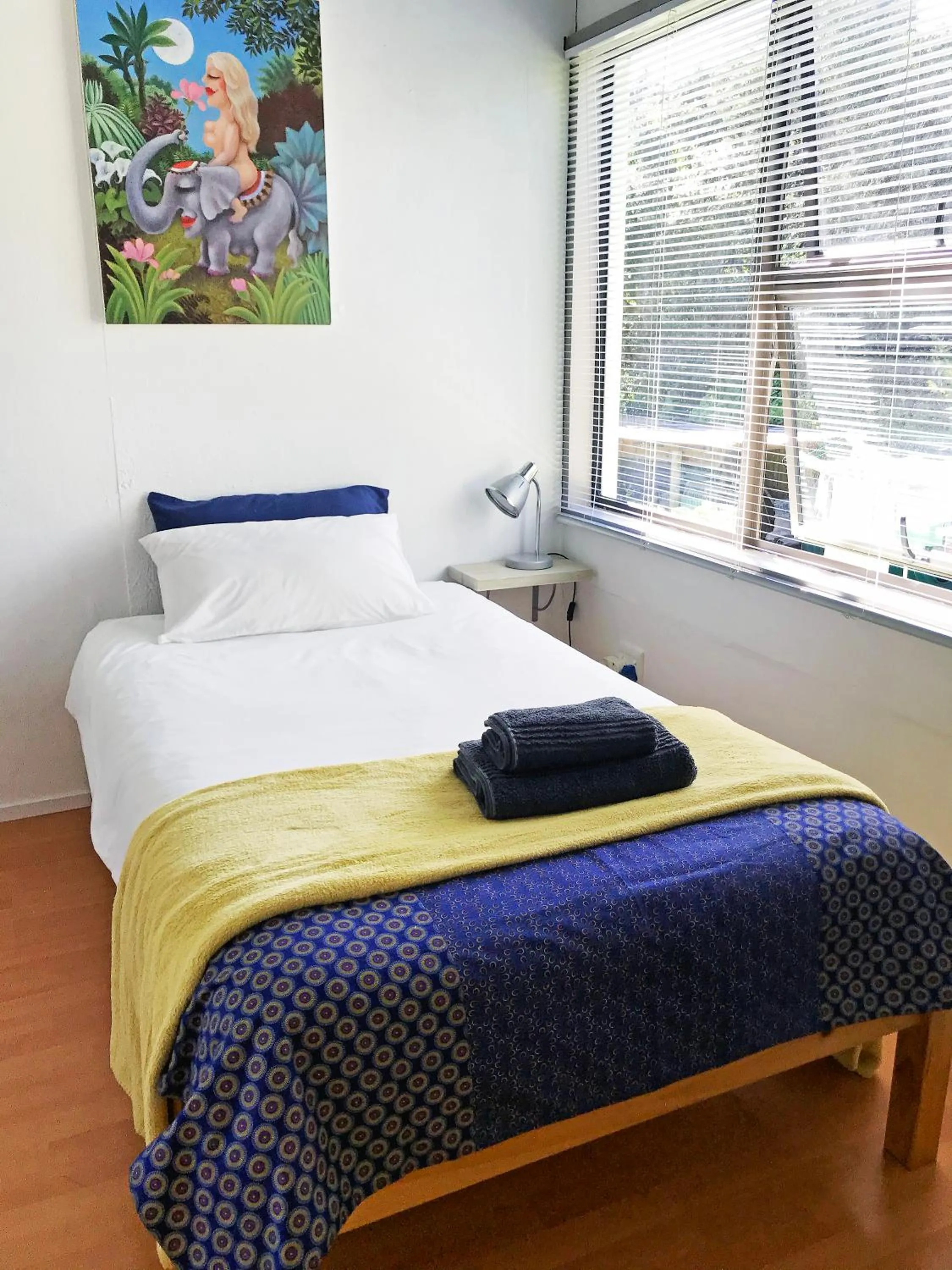 Bed in Loeriewood Garden Apartment, Hunters Home