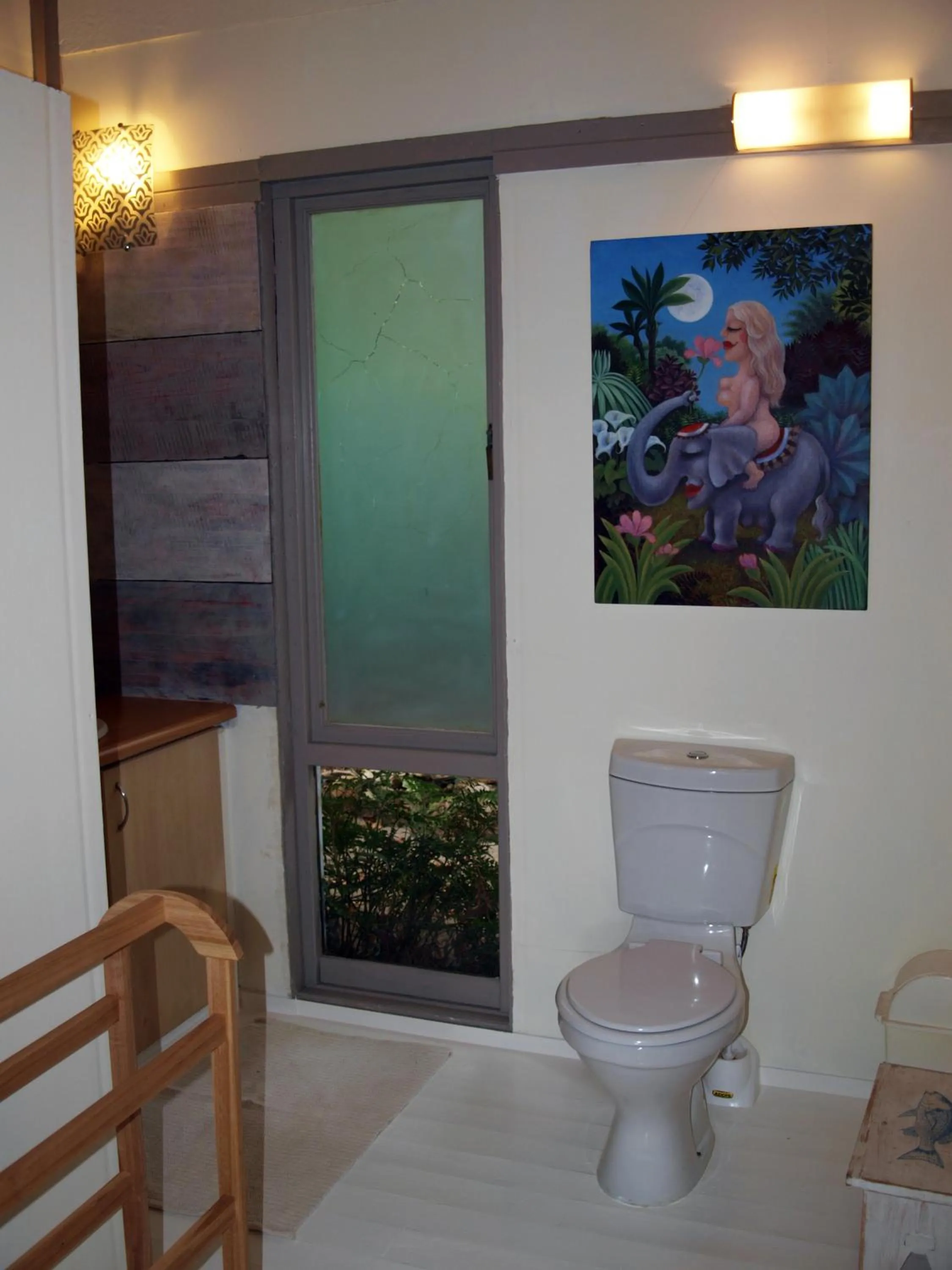 Toilet in Loeriewood Garden Apartment, Hunters Home