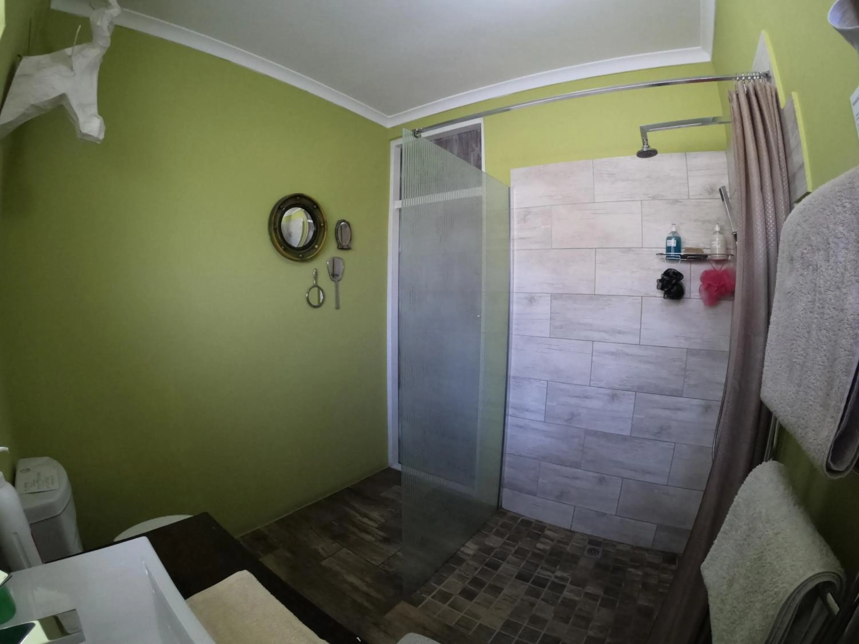 Area and facilities in Leo's Den