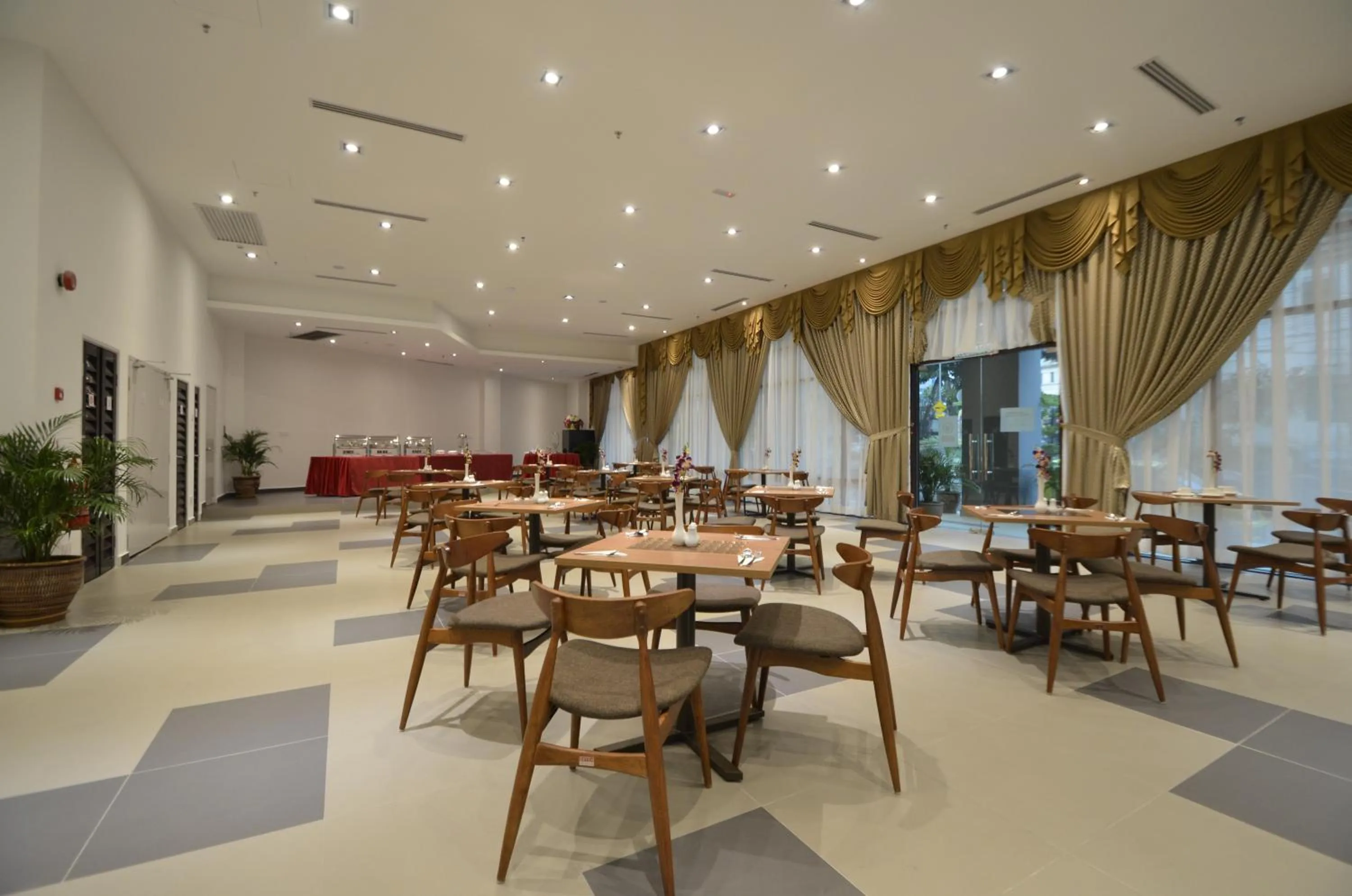 Restaurant/places to eat in Signature International Hotel China Town
