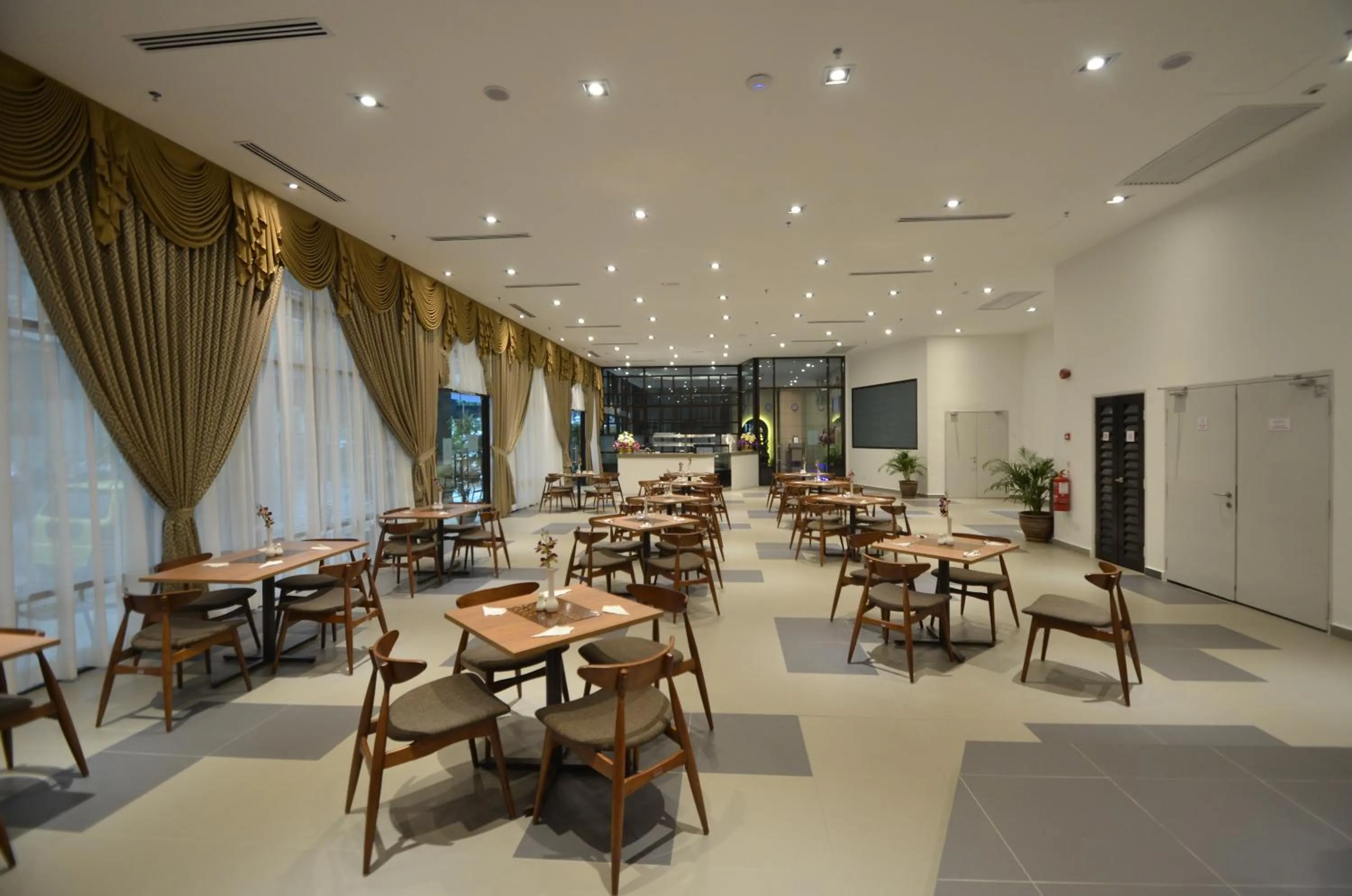 Restaurant/places to eat in Signature International Hotel China Town